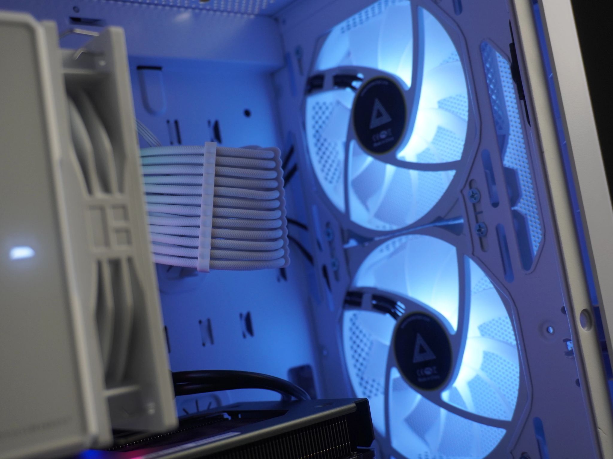 White & Black RTX 4060 Gaming PC