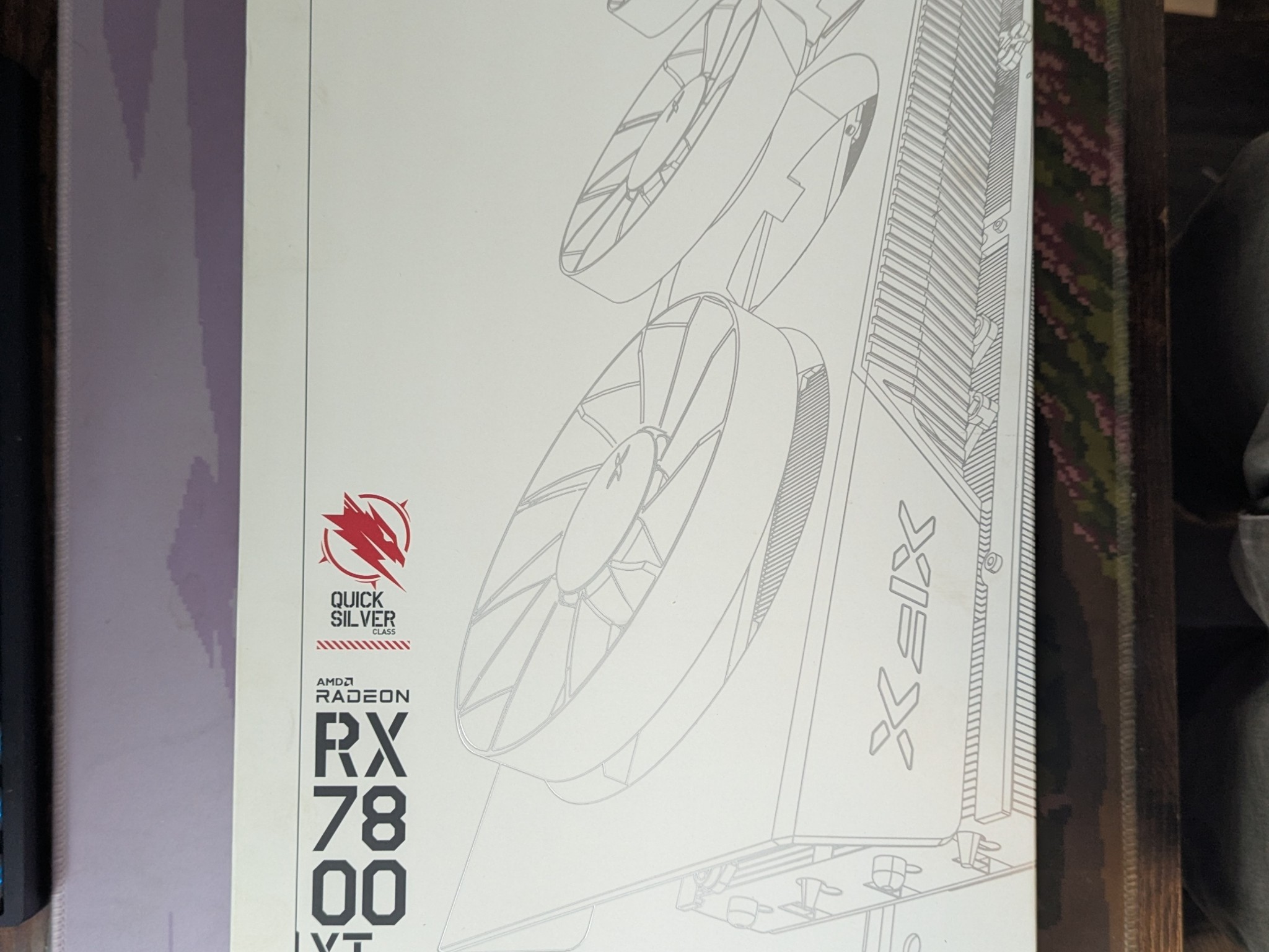 XFX RX 7800XT Quicksilver Magnetic Air White Edition