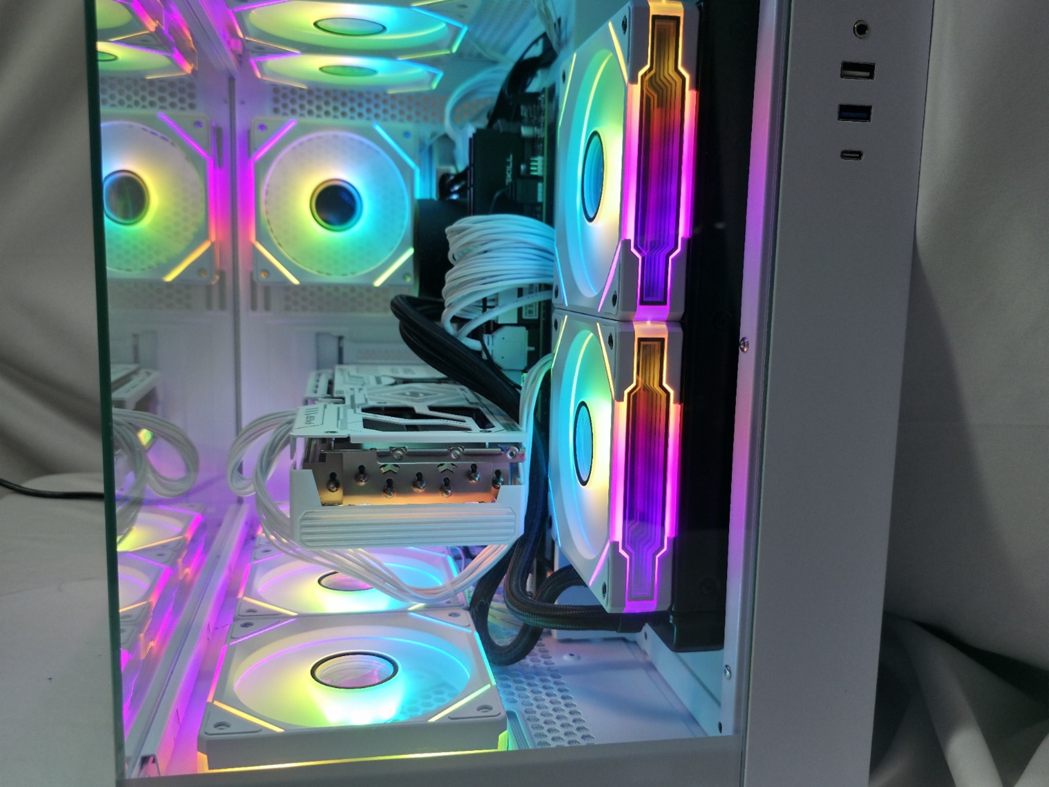 The Steel Legend 9070XT / I7-14700K
