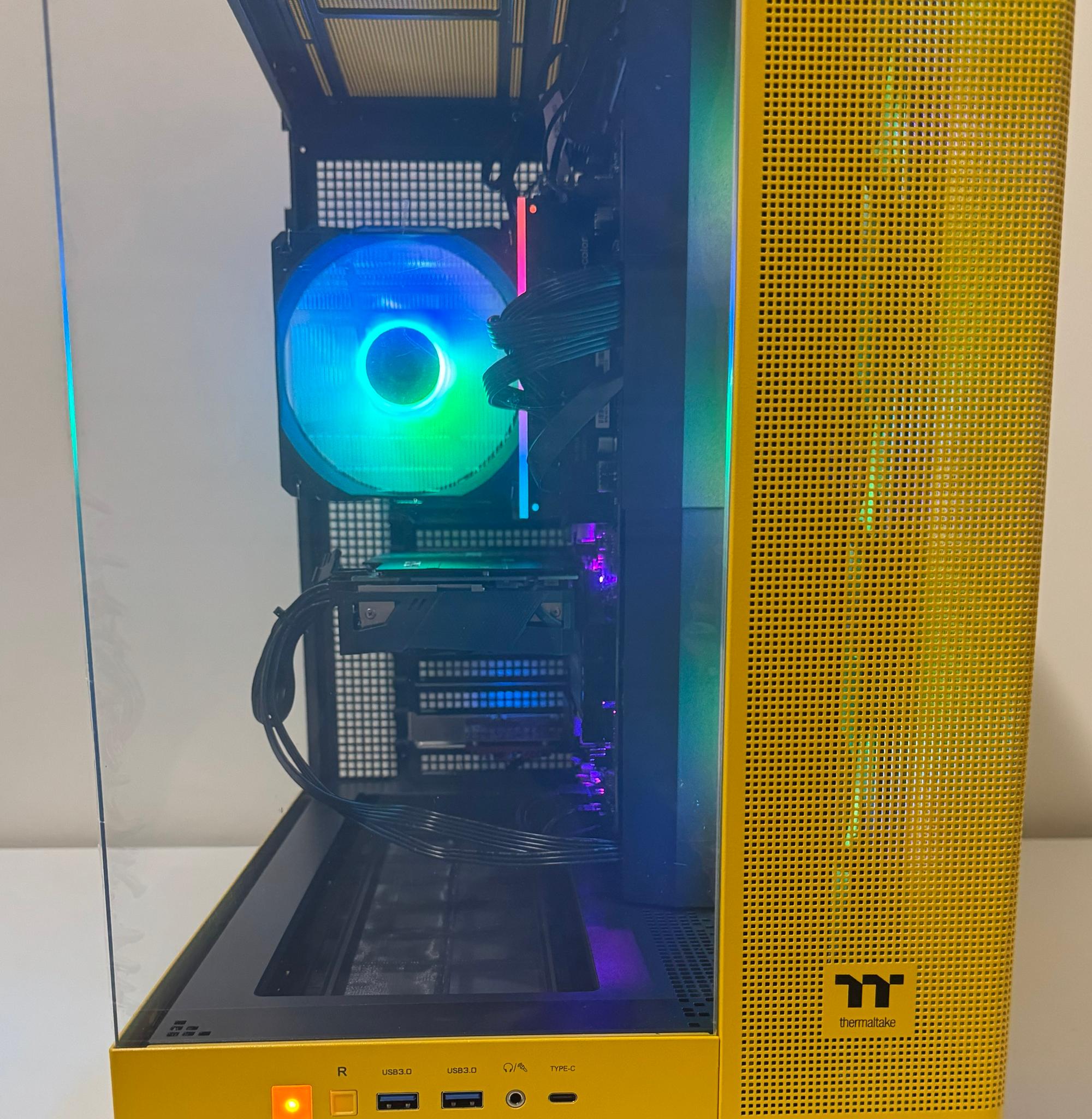 BUMBLEBEE Ryzen 5 32GB RAM 1TB SSD GeForce RTX 2070 MSI MAG B550 Tomahawk Thermaltake View 380 XL
