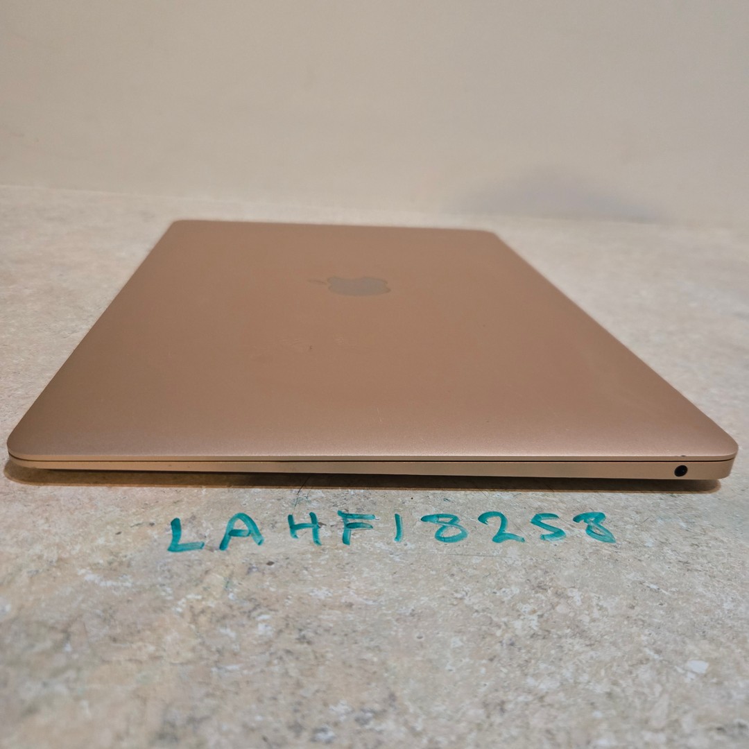 Apple Macbook Air 13 inch Laptop - 2020 - 256GB SSD - intel i3