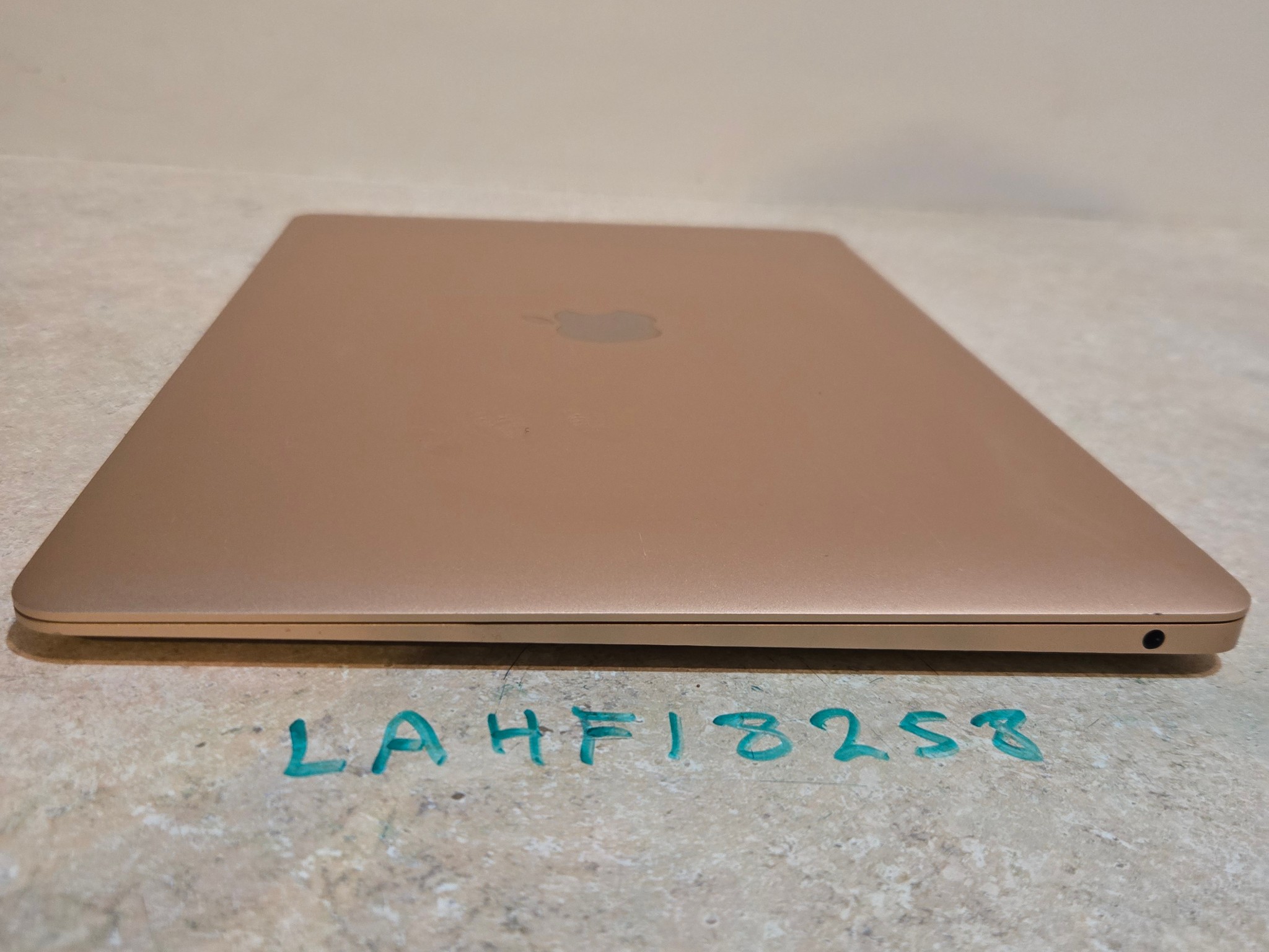 Apple Macbook Air 13 inch Laptop - 2020 - 256GB SSD - intel i3 - Model A2179