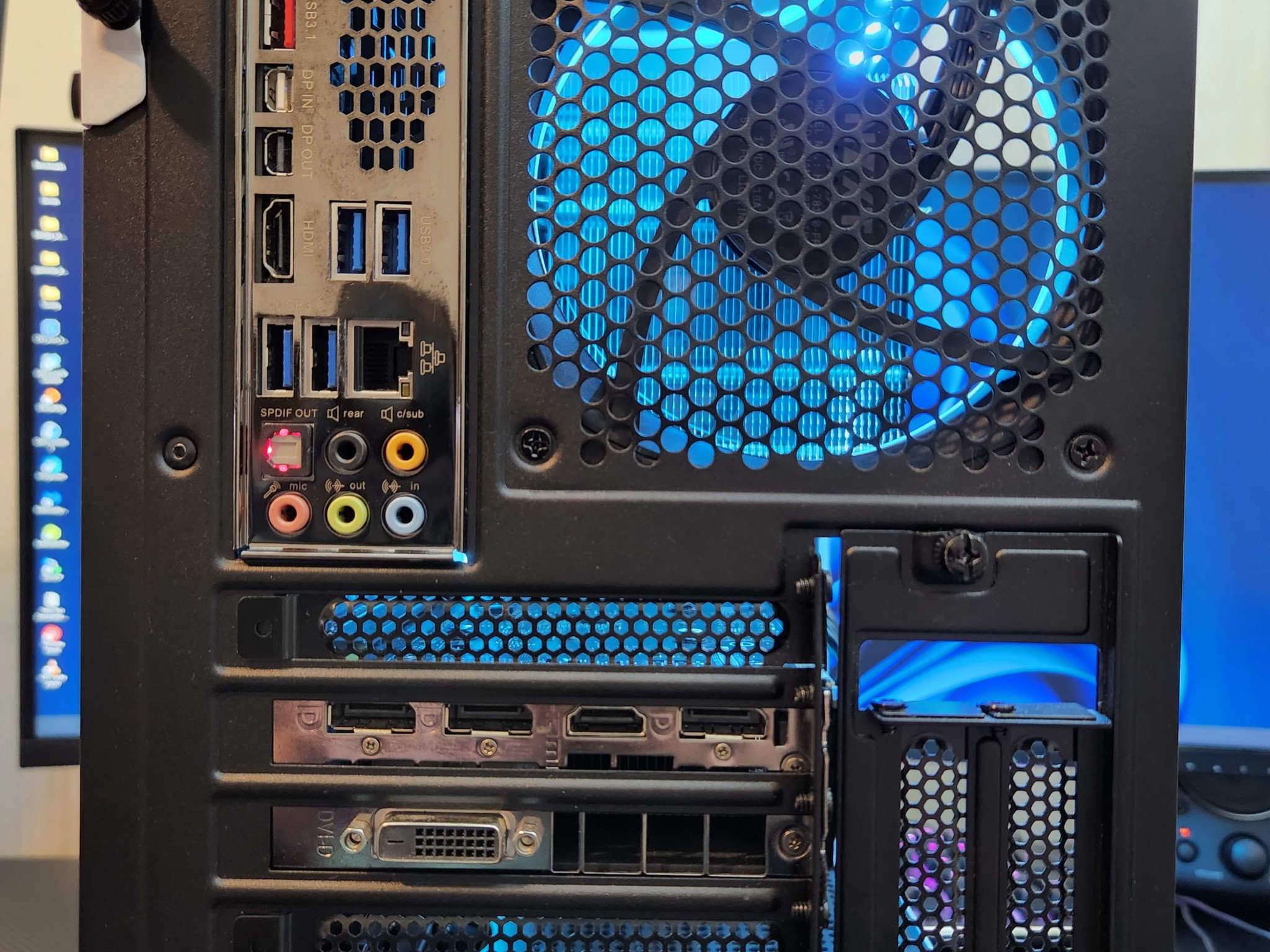 Custom 6700k | GTX 1070 | 16GB 3000 MHz | 1TB NVME SSD Gaming PC