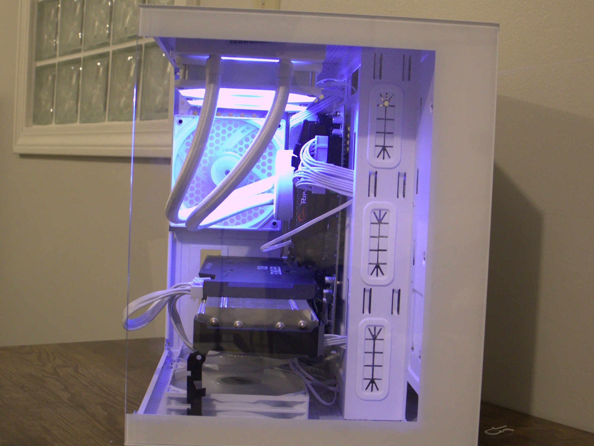 WHITE GAMING PC | RTX 3070 8gb | Ryzen 5 5600gt | 32 gb DDR4 Ram | 2 tb NVME SSD | Windows 11 + WIFI