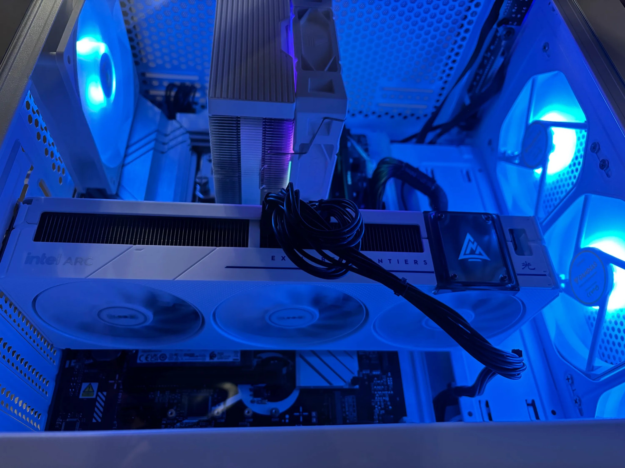 WHITEOUT 1440P GAMING PC! Intel Arc B580 12GB + i5-14600k + 32GB DDR5 RAM