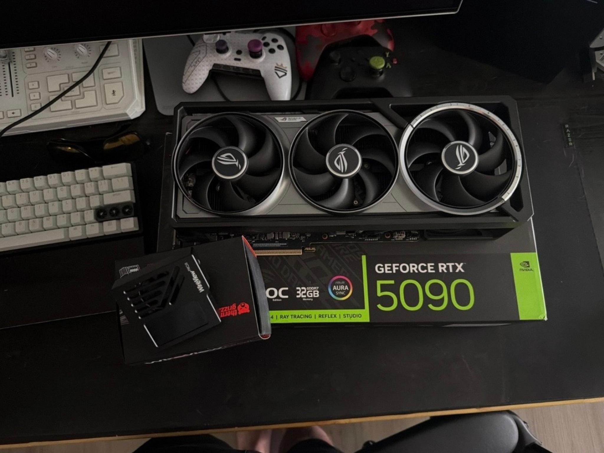 ASUS ROG Astral LC GeForce RTX 5090 32GB GDDR7 OC Edition