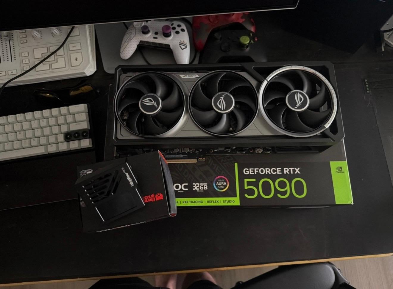 ASUS ROG Astral LC GeForce RTX 5090 32GB GDDR7 OC Edition