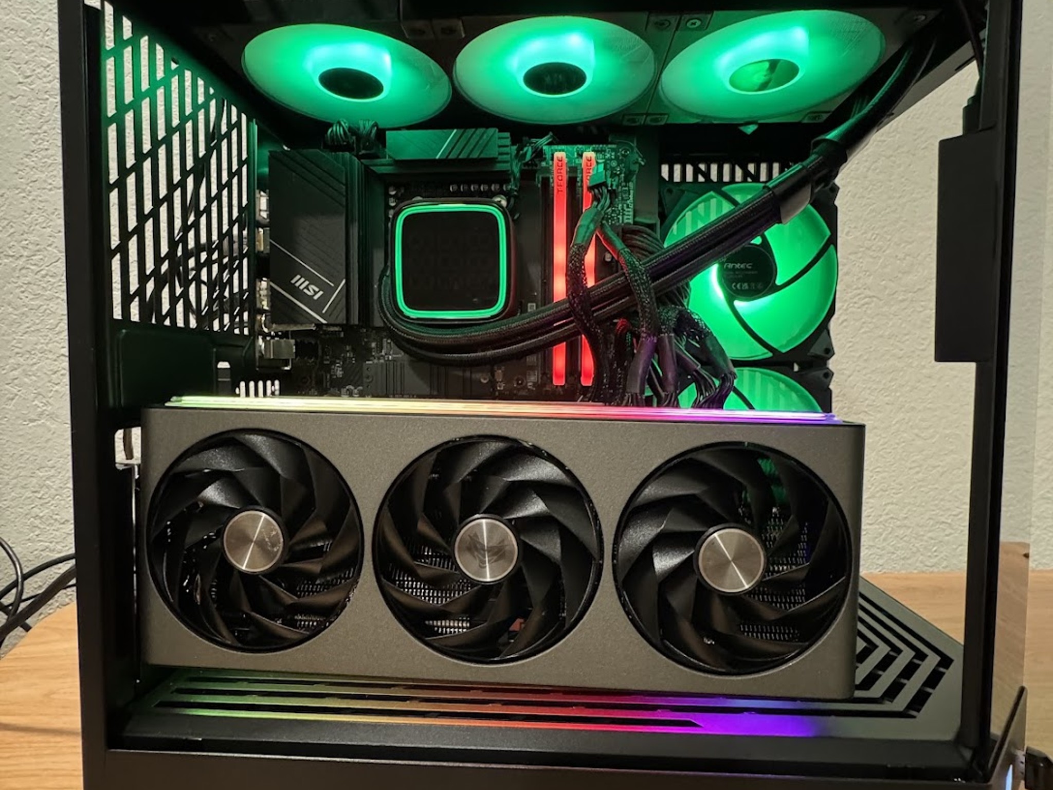 Sapphire  Nitro+ AMD Radeon RX 7900 XTX Vapor-X Gaming Graphics Card with 24GB GDDR6