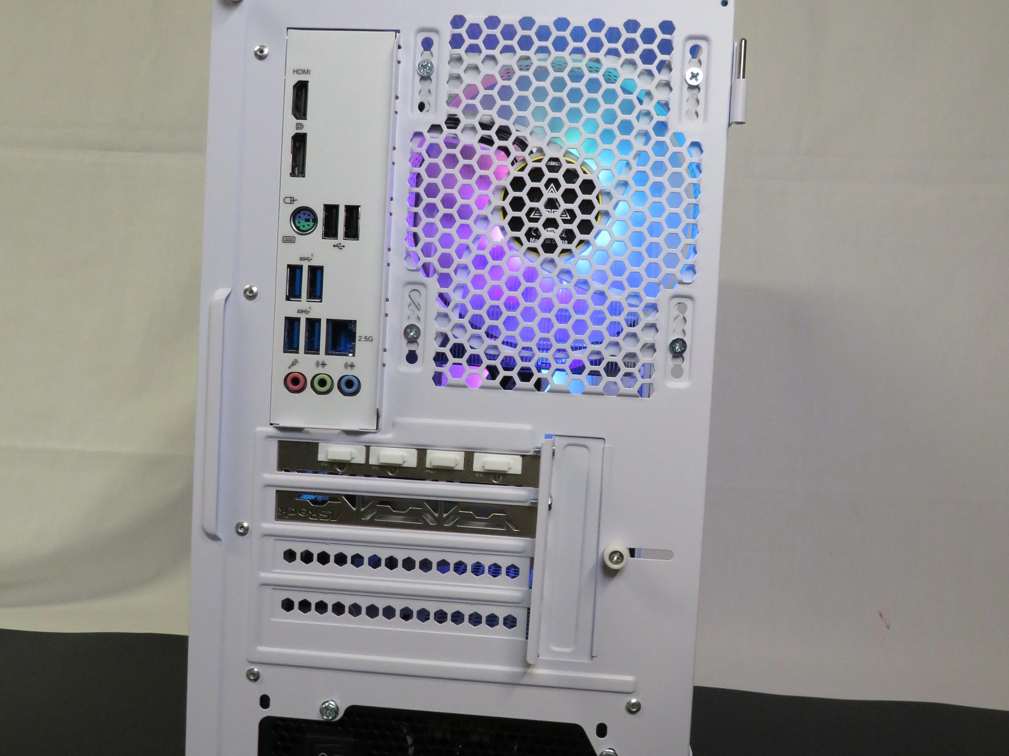 WHITE OUT: All New Parts! Ryzen 5 5600 + AMD RX 6600 + 16 GB RAM + 1 TB NVME SSD