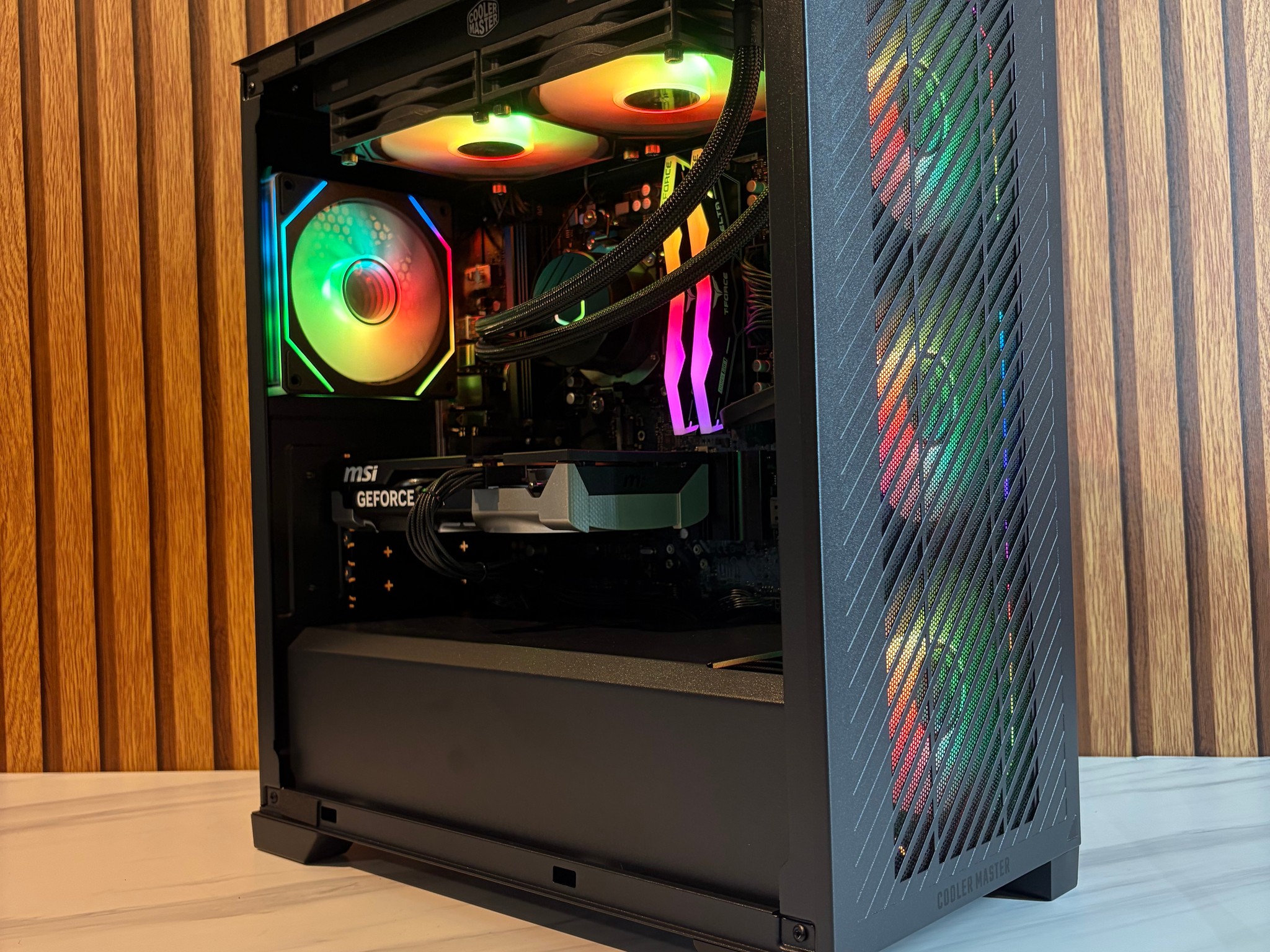 RTX 5060 | RYZEN 5 8400F | 16GB DDR5 | 1TB SSD | 650W | 240MM