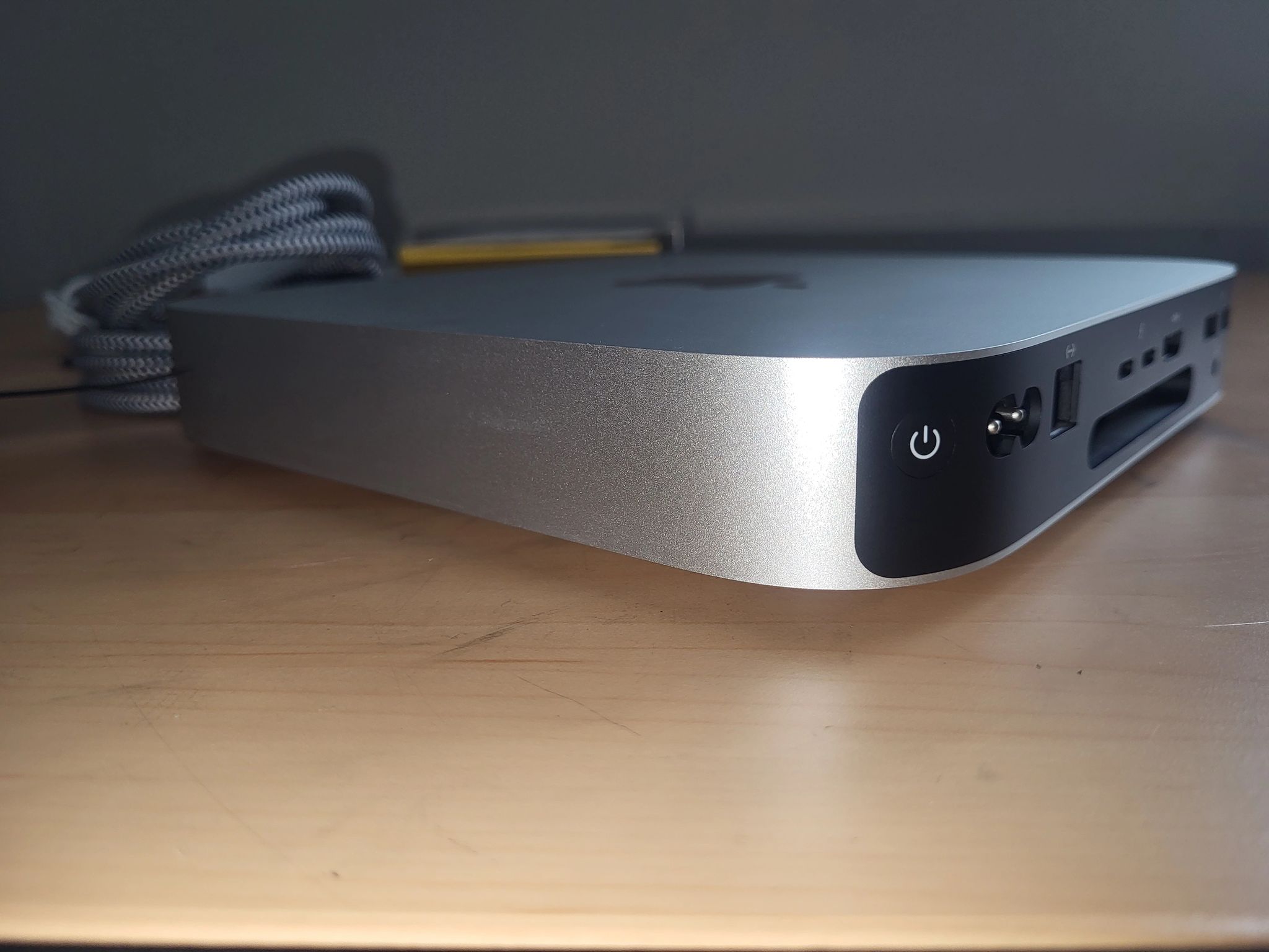 Mac mini M2 8Gb ram 256Gb ssd Monitor