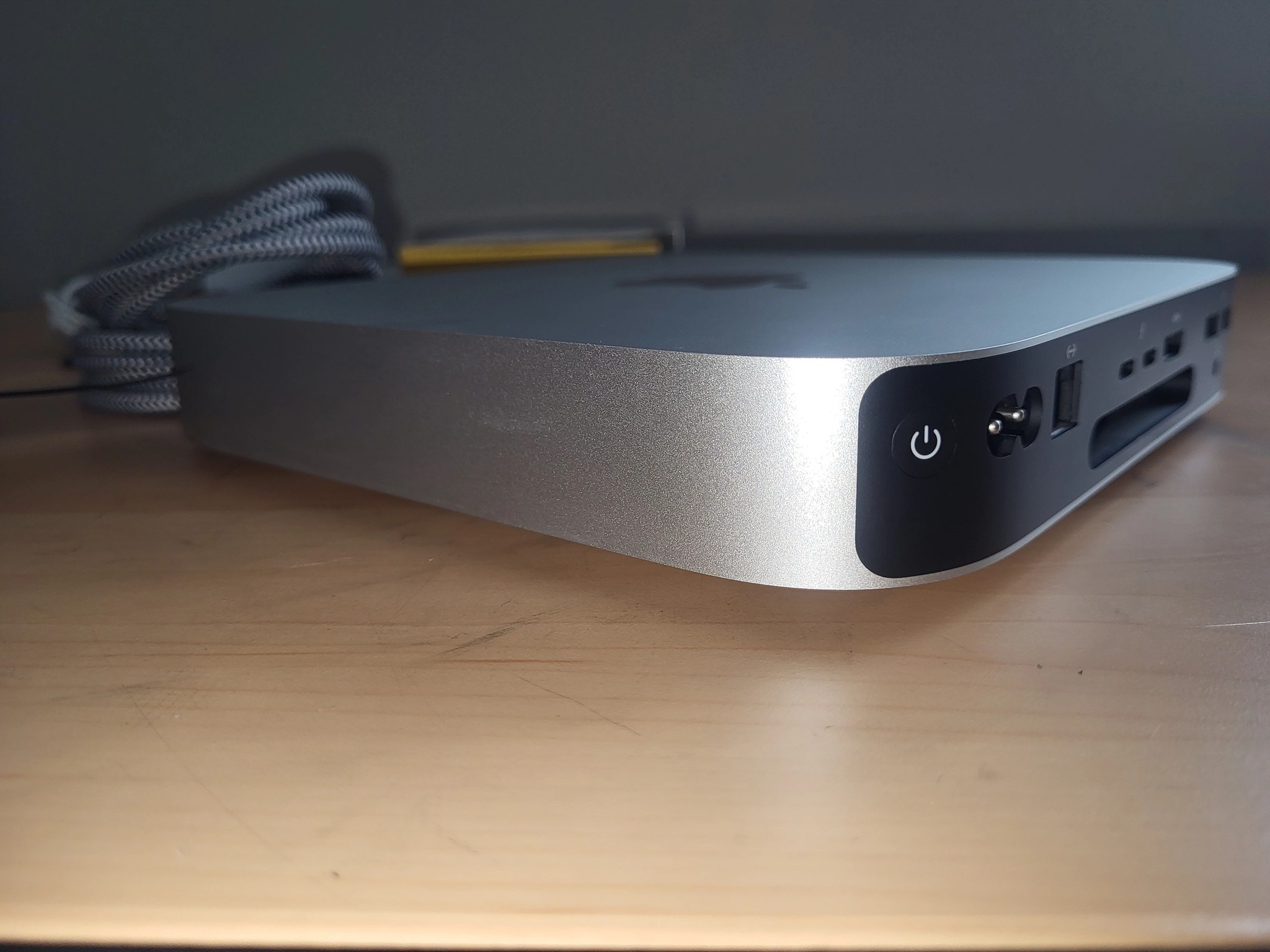 Mac mini M2 8Gb ram 256Gb ssd Monitor