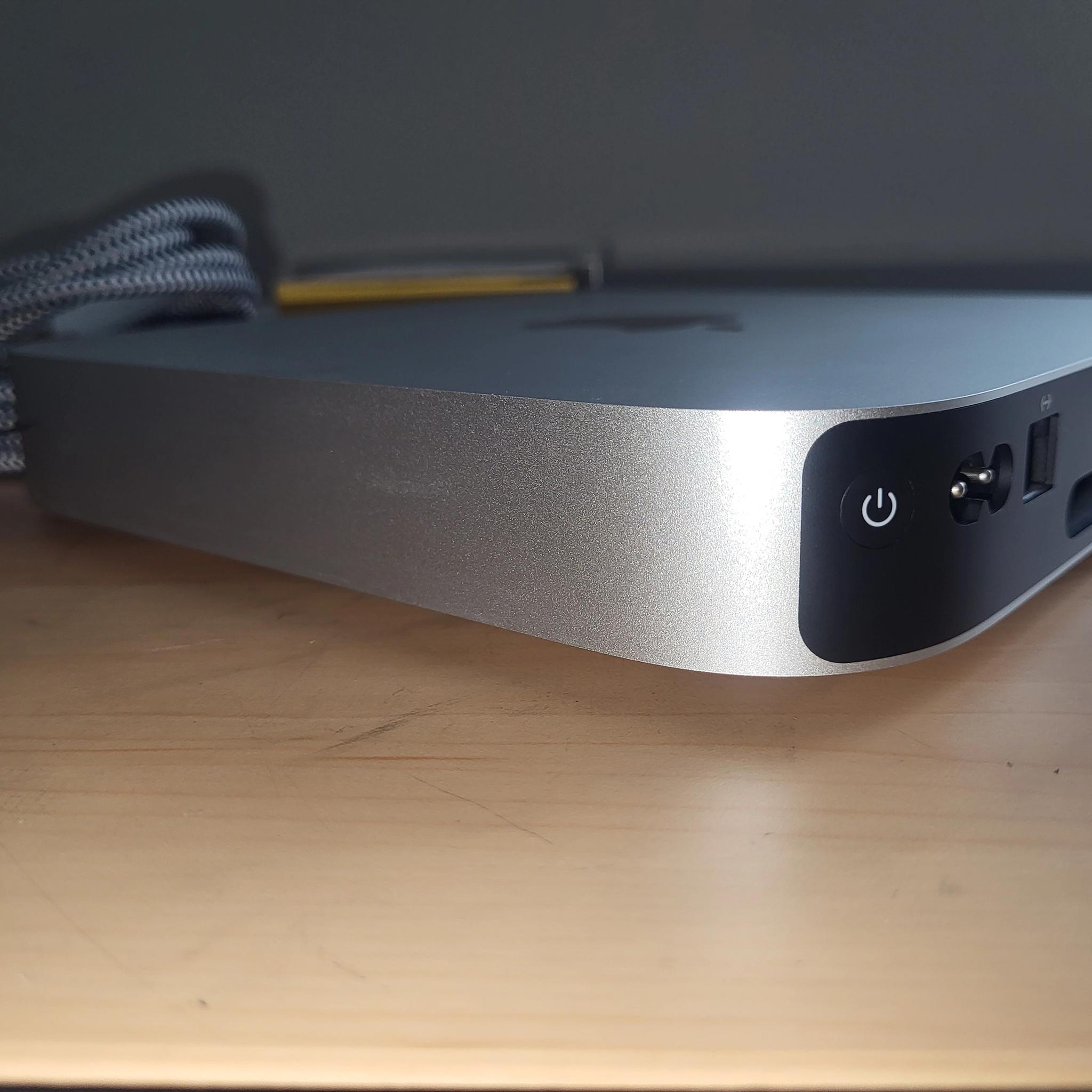 Mac mini M2 8Gb ram 256Gb ssd Monitor