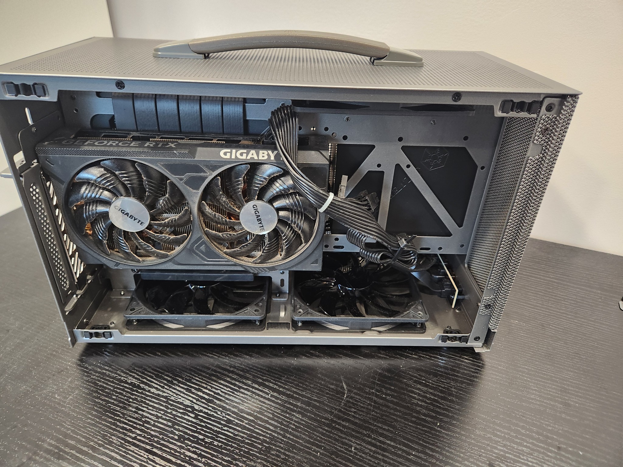 RTX 4060 TI 16 GB / Ryzen 5600 X3d powerhouse travel gaming pc!