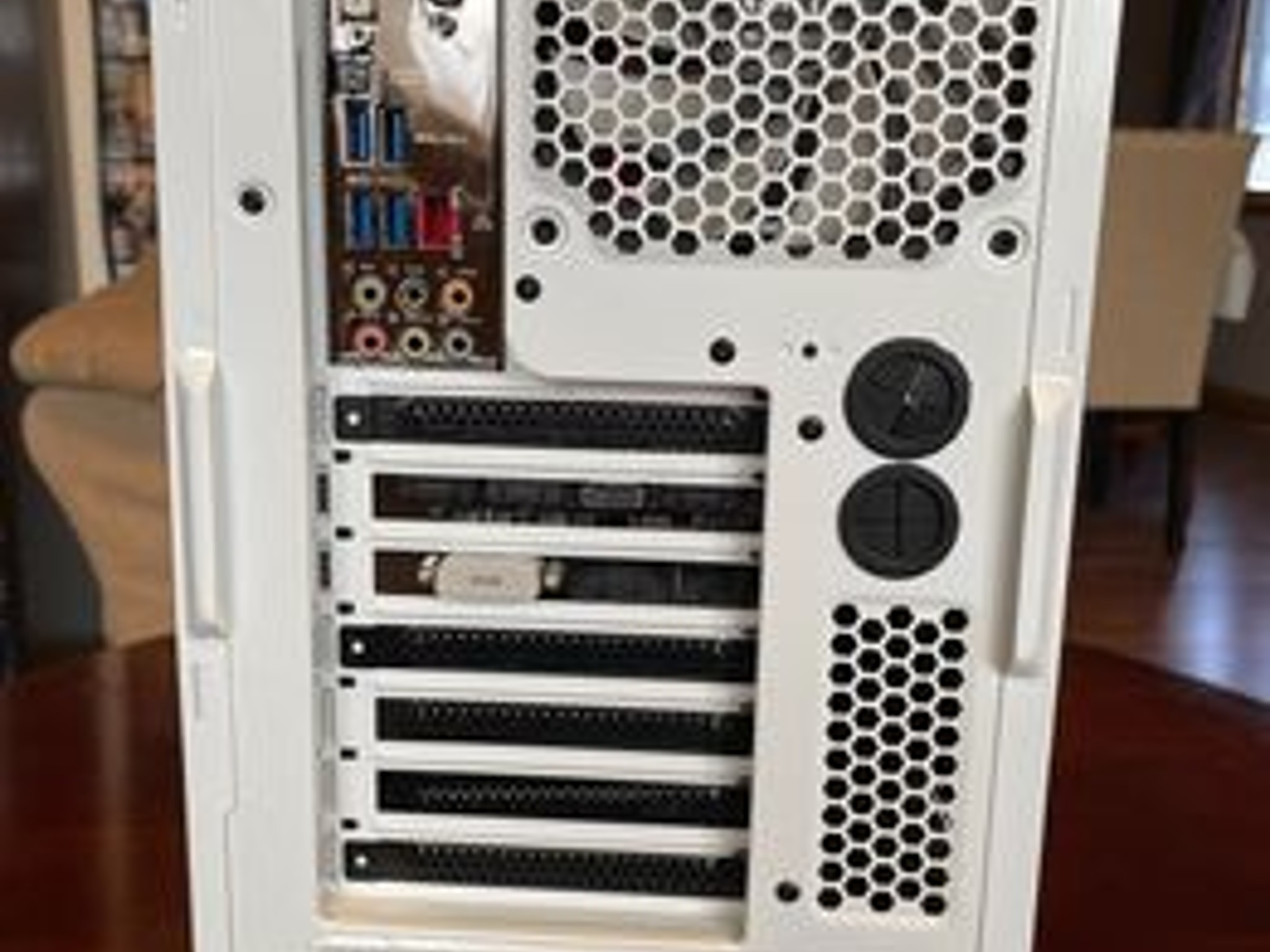 Unique Case Custom PC with EVGA SuperClocked black edition 1070
