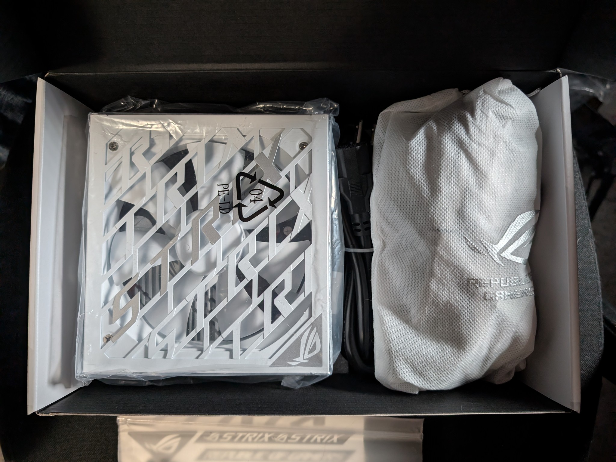 ASUS ROG Strix Platinum 1000W White Power Supply