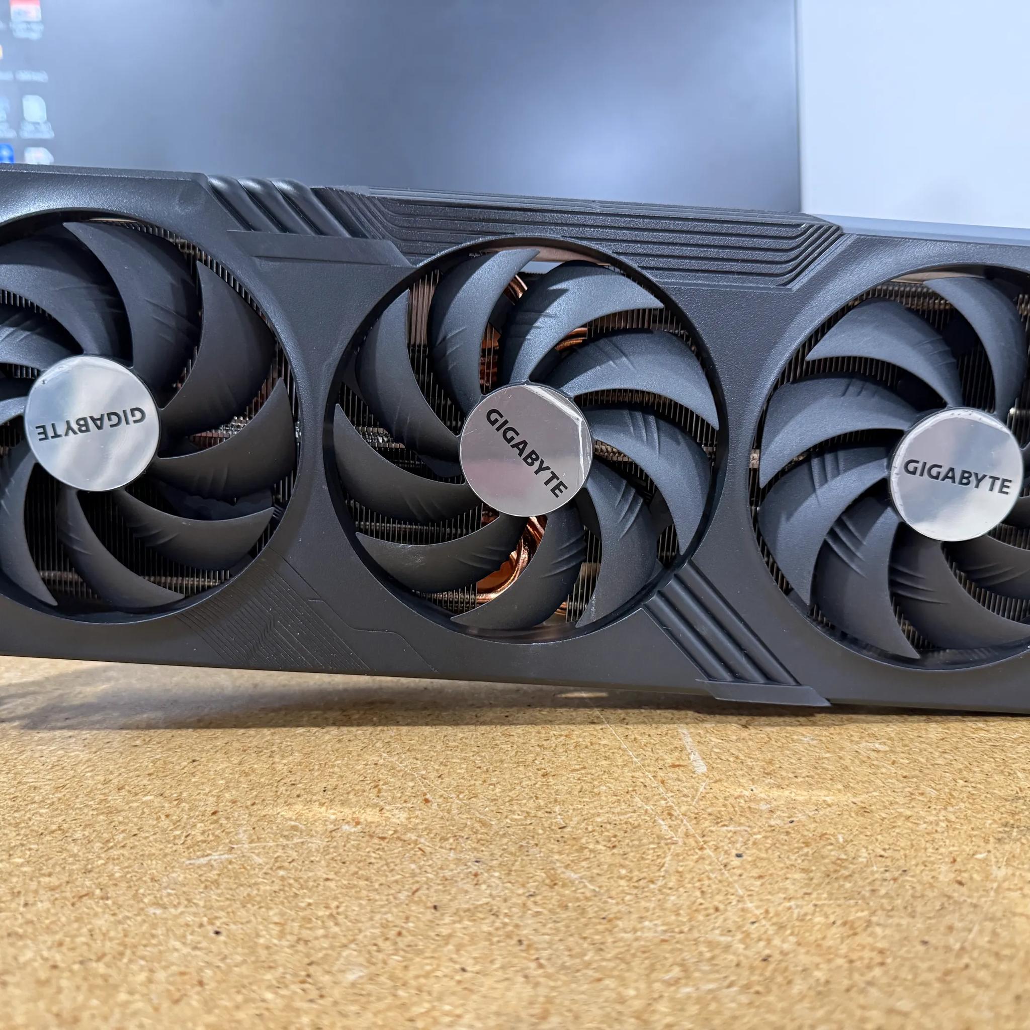GIGABYTE Radeon RX 7900 XTX Gaming OC 24G Graphics Card