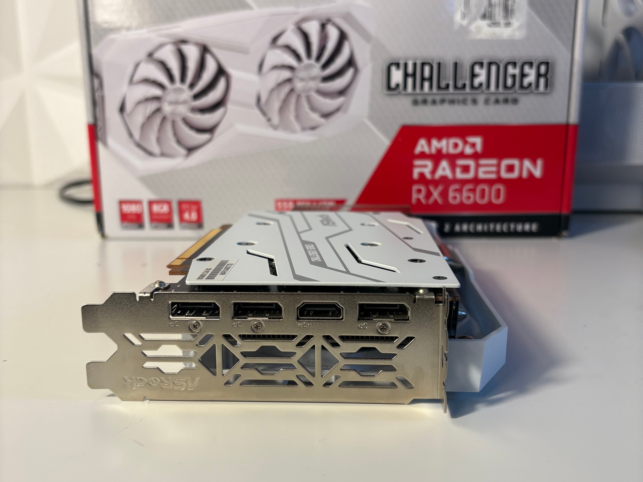 AMD Radeon RX 6600 8GB - Asrock Challenger White