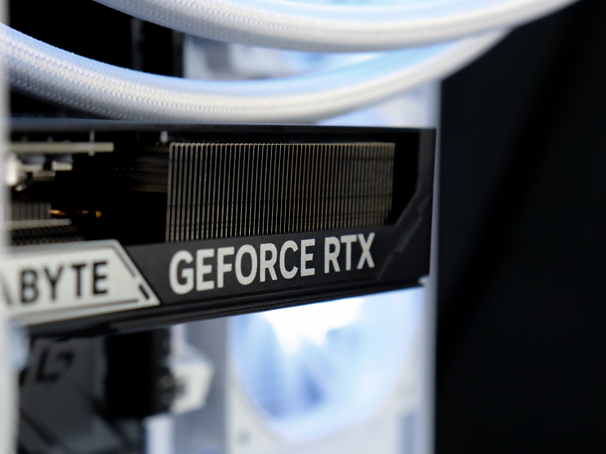🧊❄️🧊 White Gaming PC – RTX 5060 TI, Ryzen 7 5800XT, 32GB RAM, 1TB SSD - WiFi 🧊❄️🧊