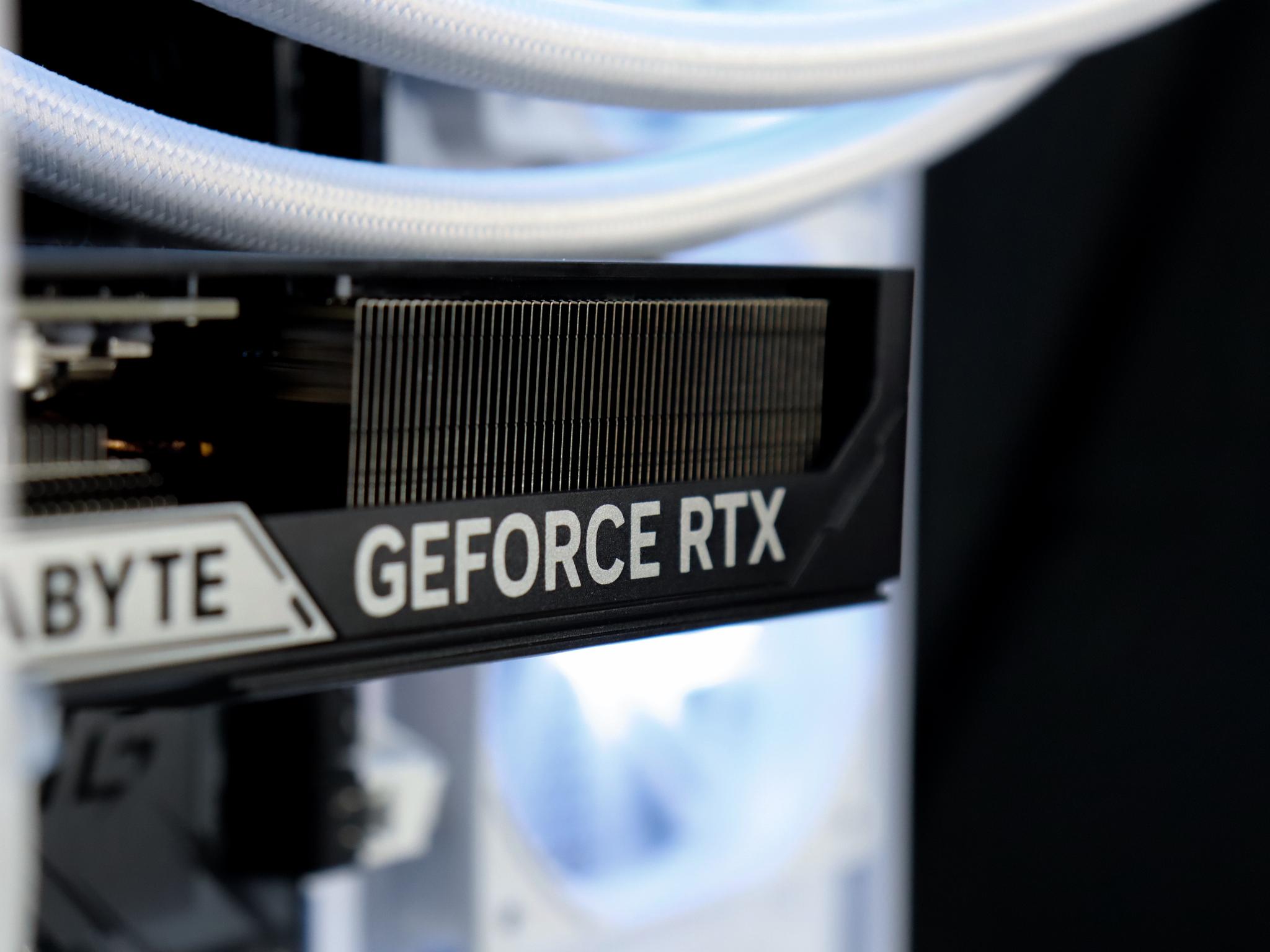 🧊❄️🧊 White Gaming PC – RTX 5060 TI, Ryzen 7 5800XT, 32GB RAM, 1TB SSD - WiFi 🧊❄️🧊