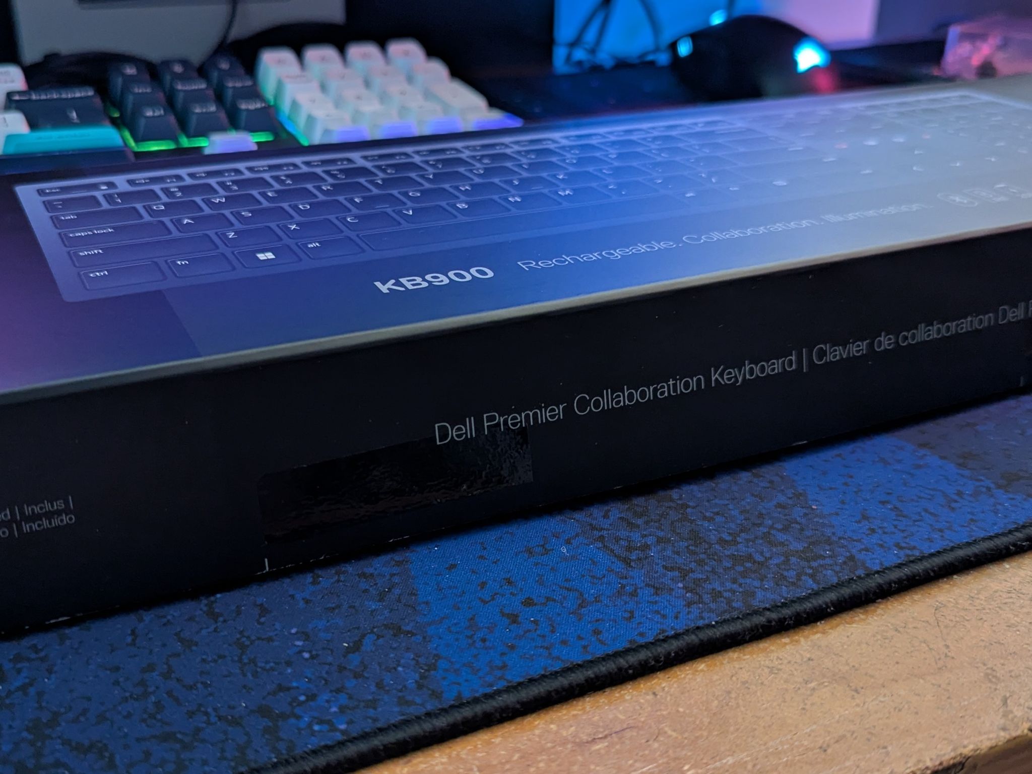 Dell KB900 Keyboard - Low Profile - Backlit - Collaboration Buttons