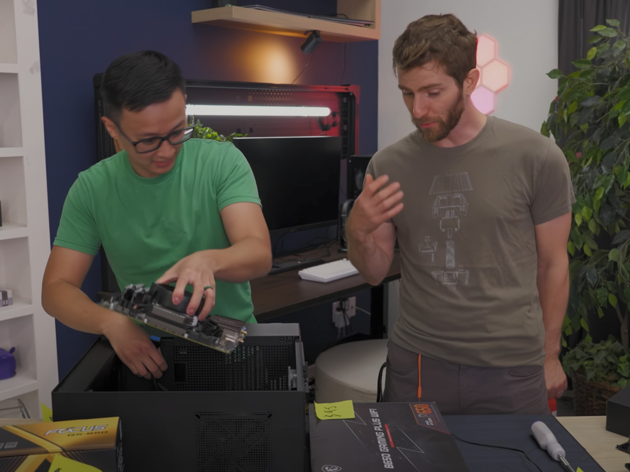 Nerd on a Budget | LTT PC Challenge Build – Ryzen 5 7600 + RX 6950 XT