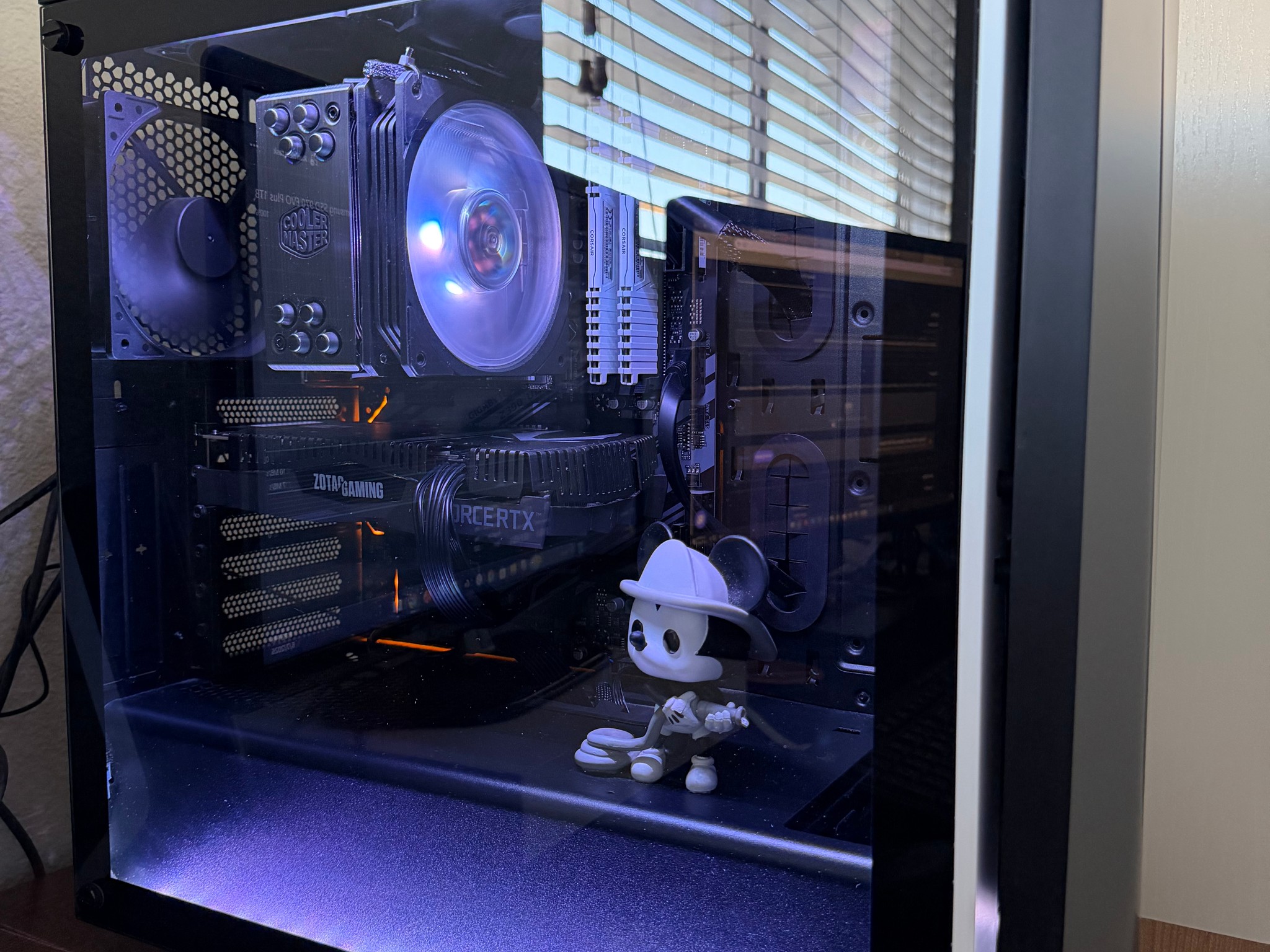 Black & White Geforce Zotac RTX 2060 & Intel i7 9700K Gaming PC
