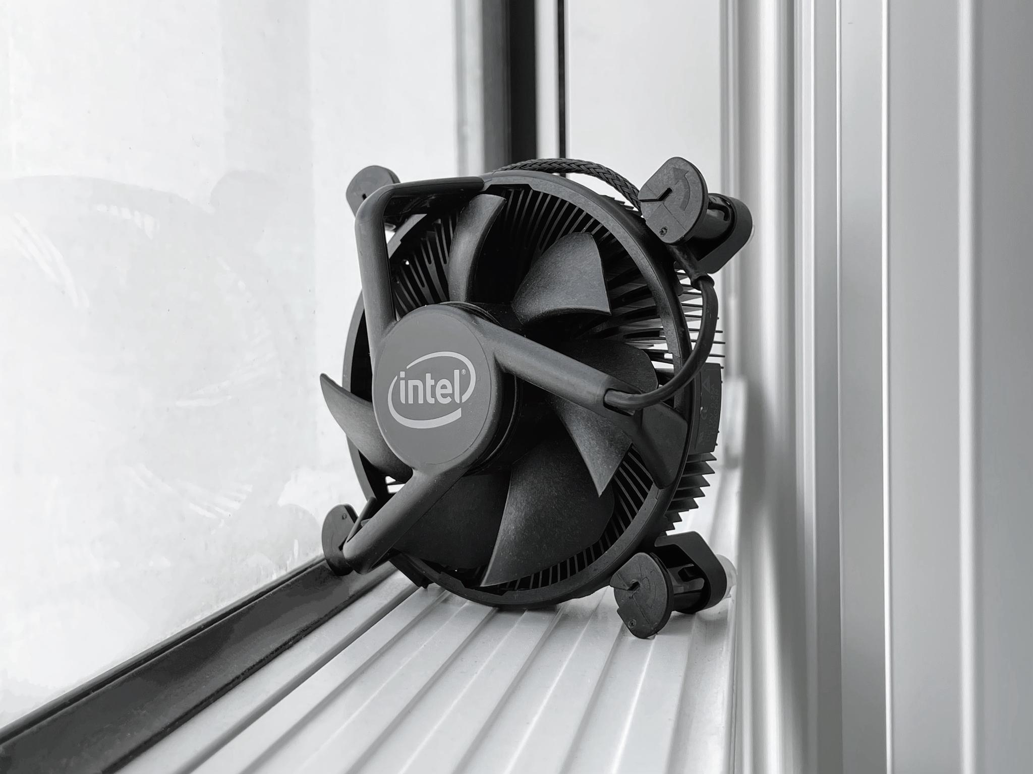 Intel Copper Core Aluminum Heatsink Low Profile LGA 1200/115X 4-Pin Stock Cooler - Black