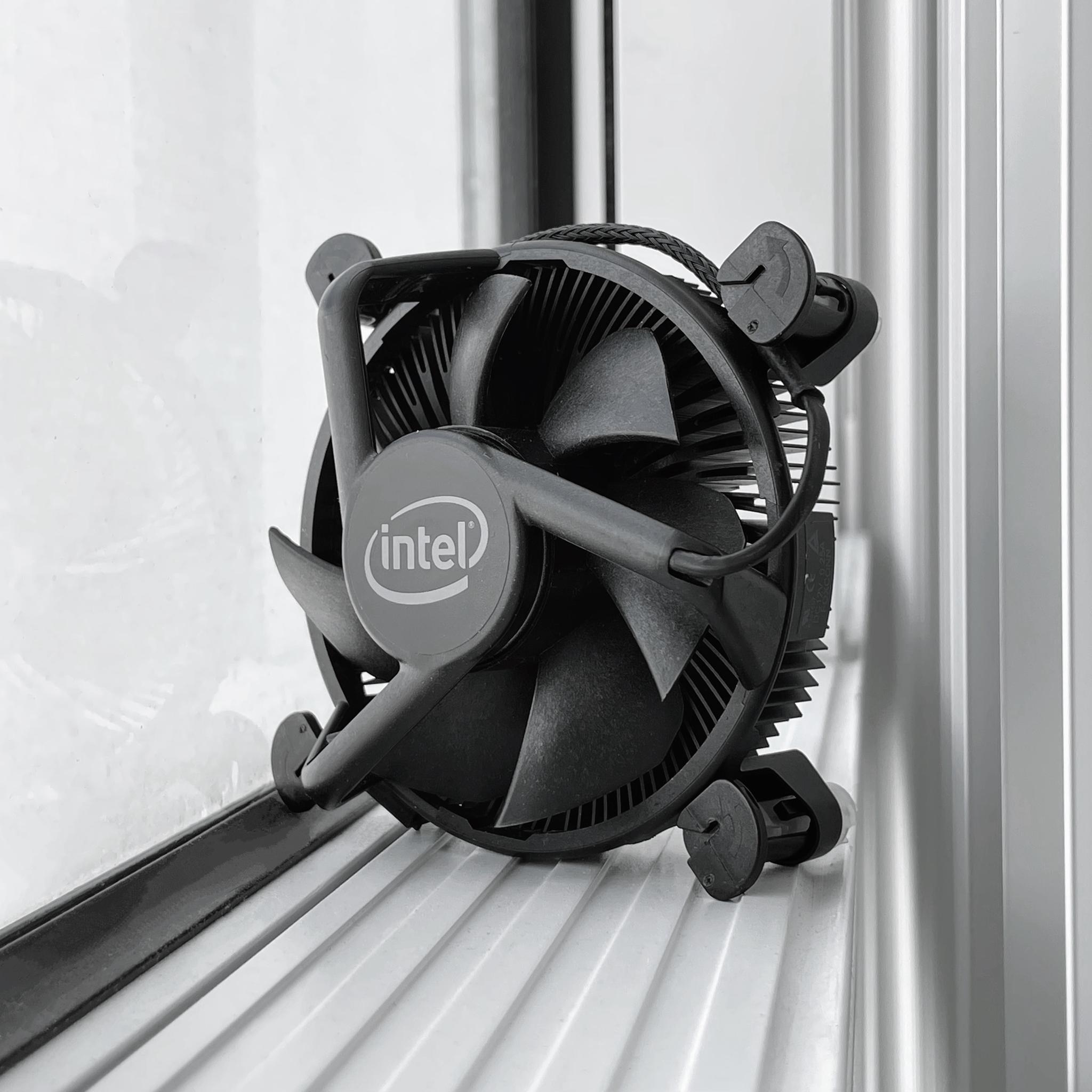 Intel Copper Core Aluminum Heatsink Low Profile LGA 1200/115X 4-Pin Stock Cooler - Black