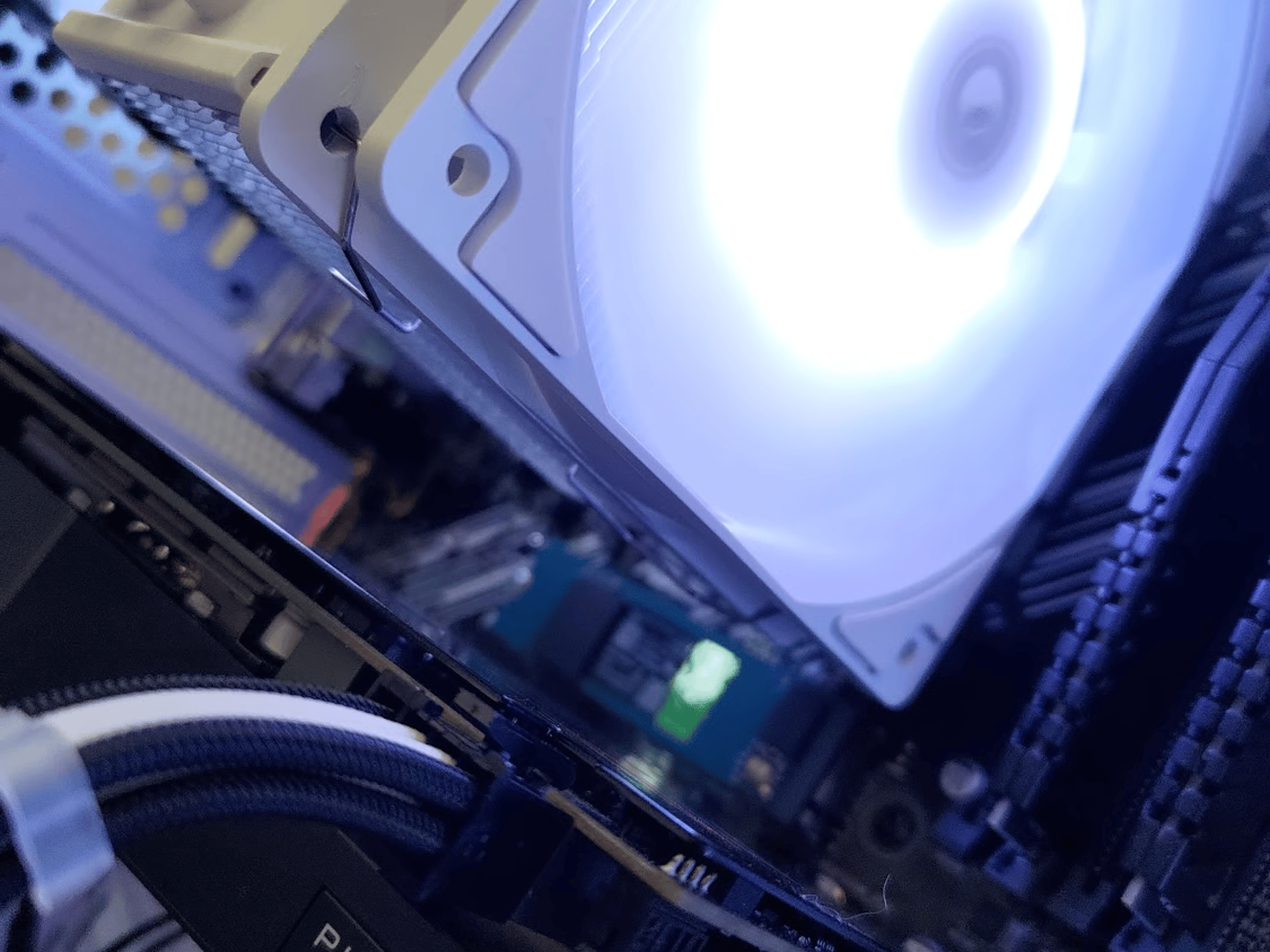 燦然 Sanzen | White 5600G + RX 590 Gaming PC | Moonlighter Included!