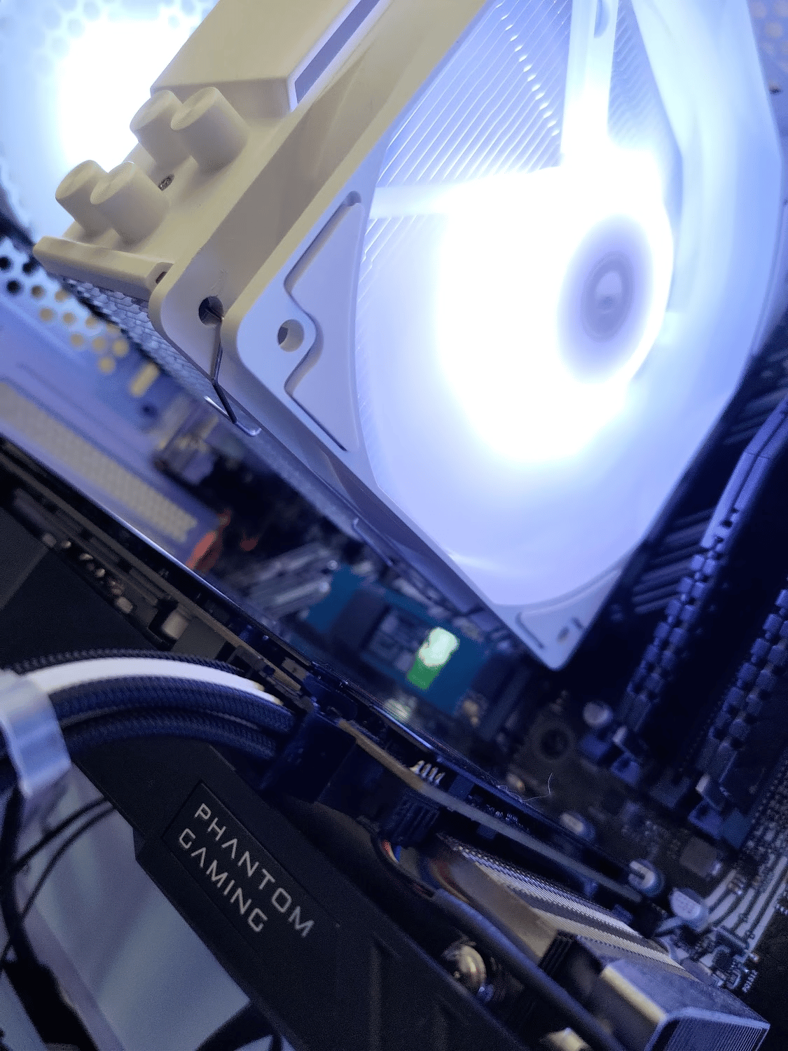 燦然 Sanzen | White 5600G + RX 590 Gaming PC | Moonlighter Included!