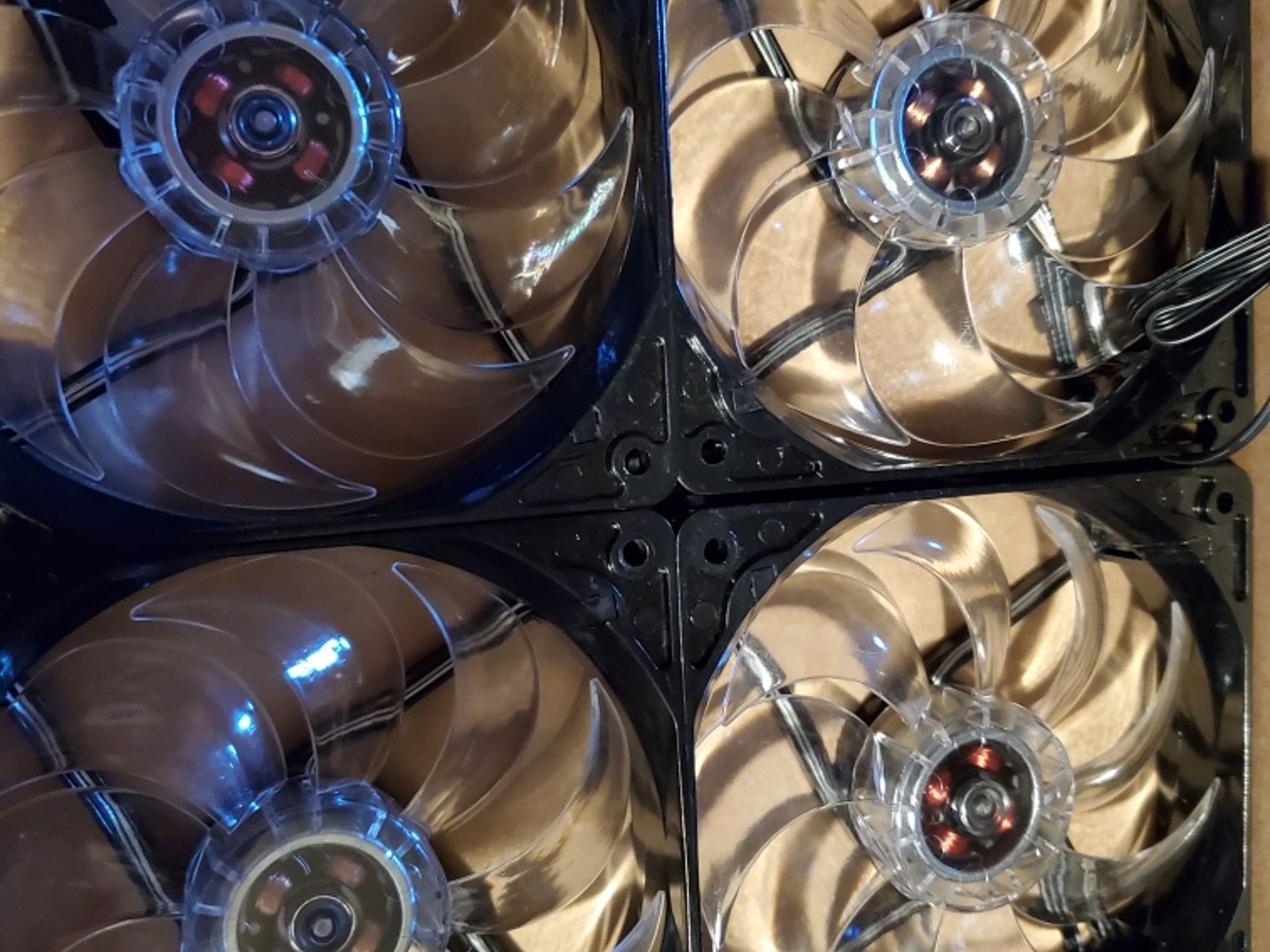 Bundle of (4) 120mm fans by fractal designs, has white LED lights