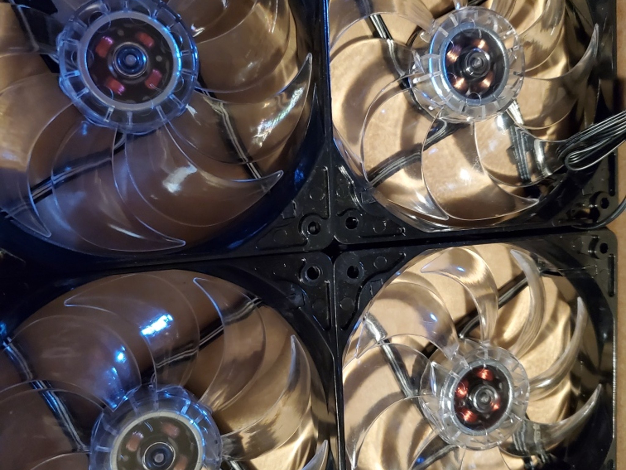 Bundle of (4) 120mm fans by fractal designs, has white LED lights