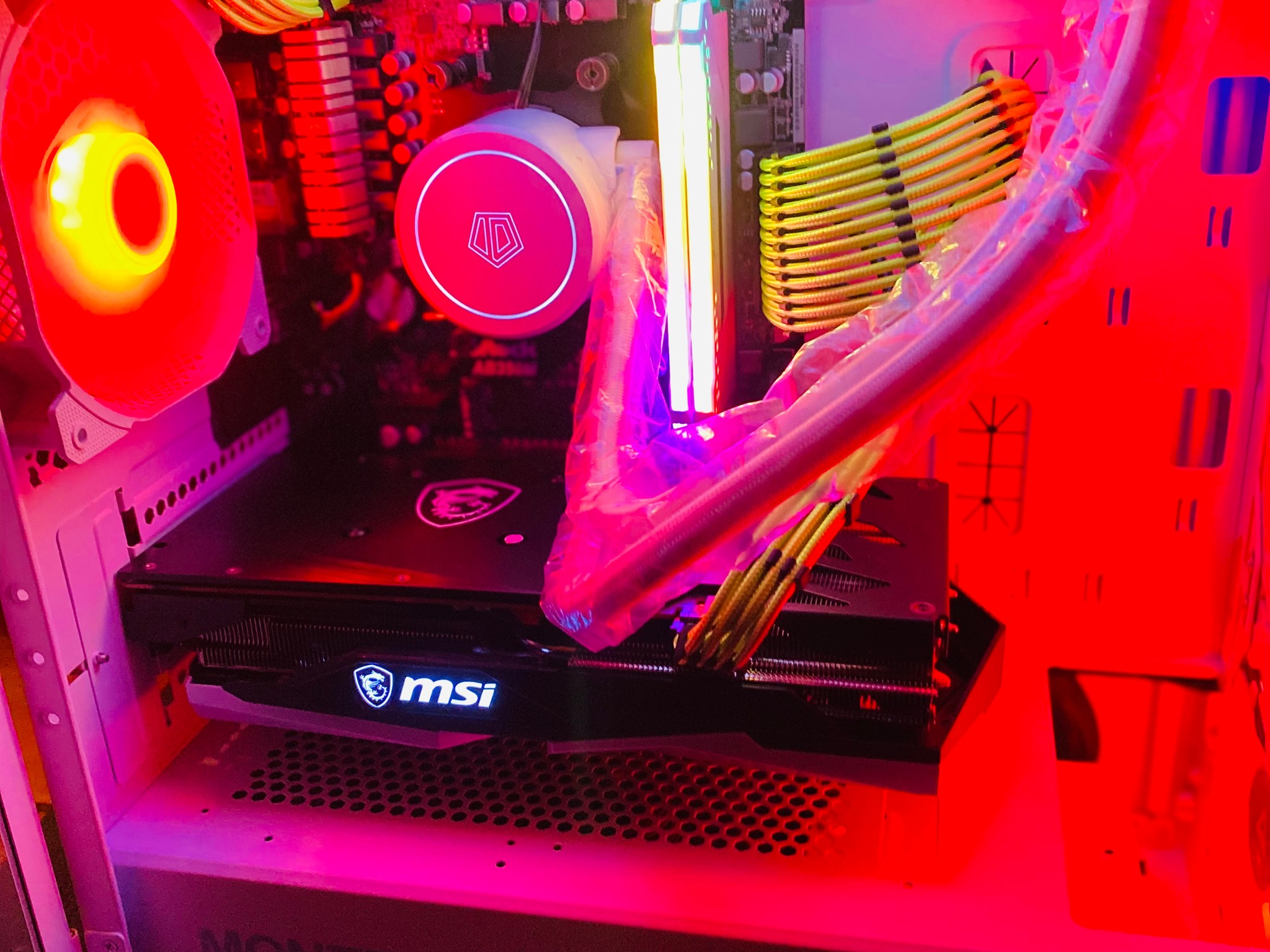 ホワイトドラゴン|RX 6650XT-Ryzen 5 5600X-16GB Corsair RGB RAM w/Over 2TB of Extra Storage 