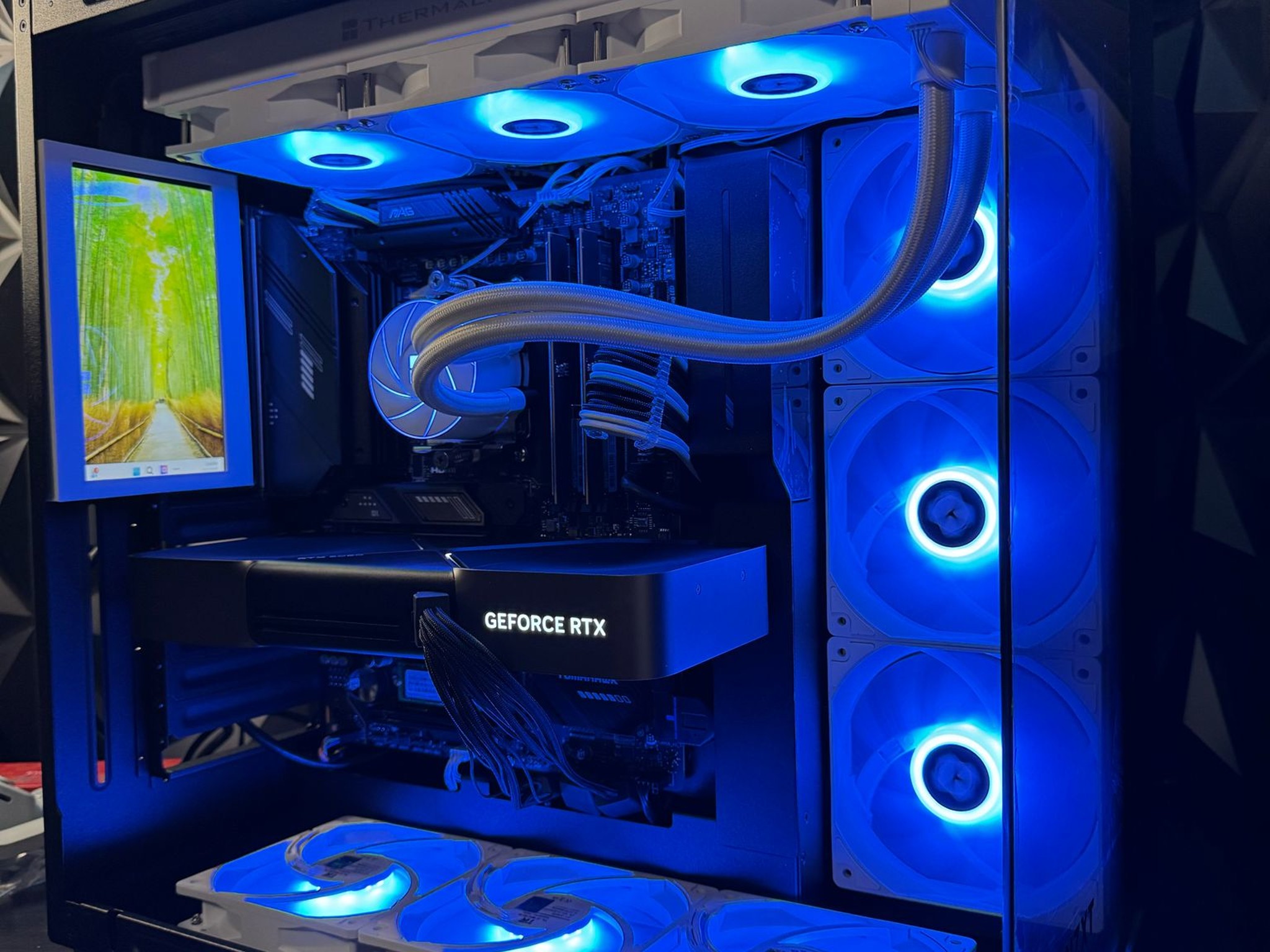 🔥 Dark Chungus  🖤🐰Ryzen 9 9900X | RTX 5080 | 64 GB DDR5 6000MHz| 4.5 TB NVME| 1000W PSU