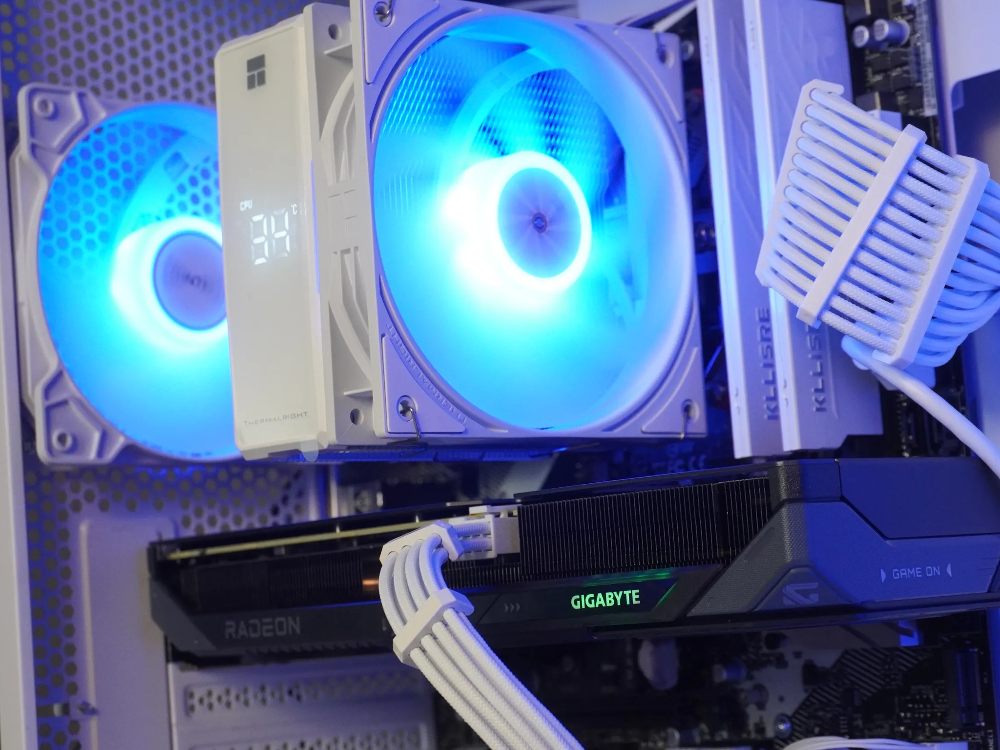 🤍ARCTIC🤍 PRICE TO PERFORMANCE 💪 1440p/1080p MACHINE  🧡RX 9060XT 8GB 🧡 Ryzen 5 5600 | 32GB | WIN