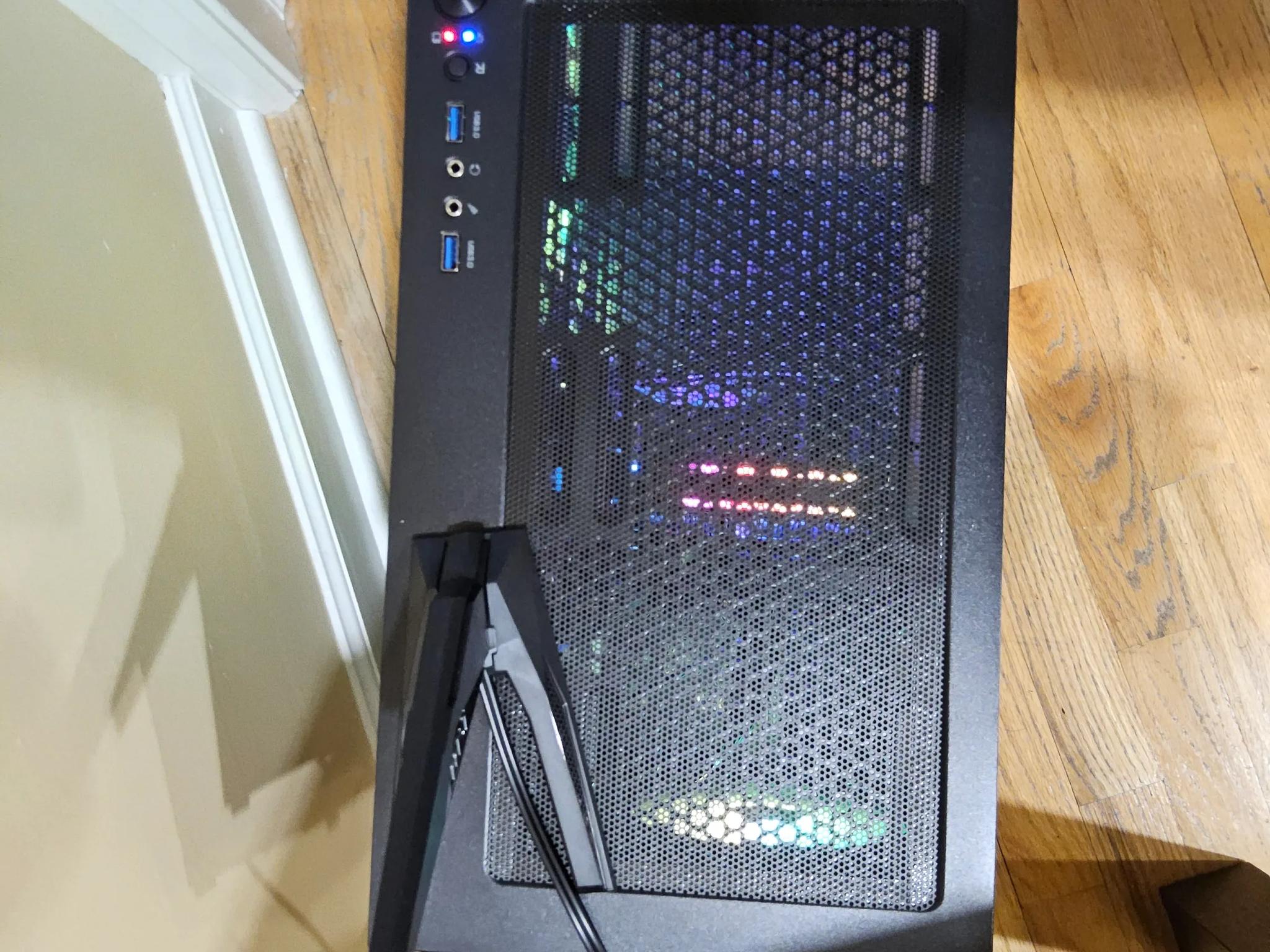 RTX 5060 / ryzen 7 5800xt / 32GB DDR4 / 1TB SSD / Windows 11 pro /  Wifi 7