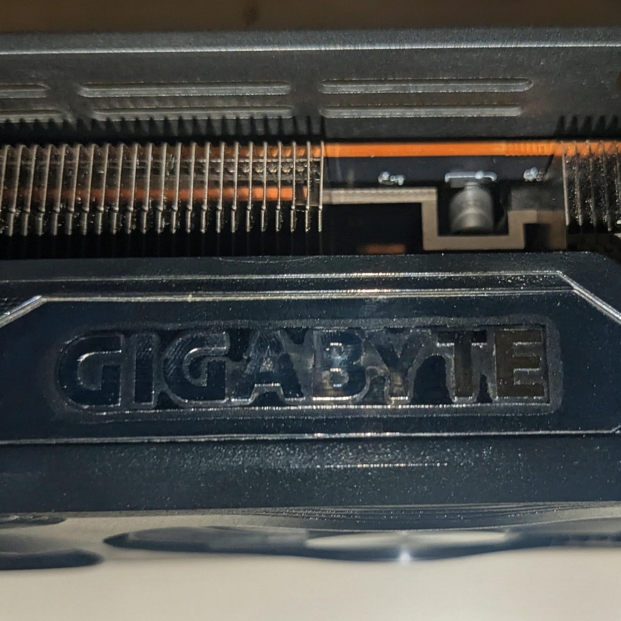 GIGABYTE Radeon RX 7800 XT GAMING OC 16G
