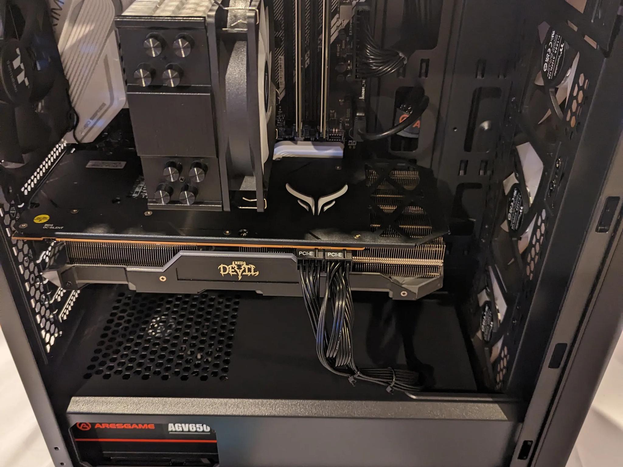 Intel i3-10100  | AMD 5700XT 8GB | 16gb Ram 3200Mhz| 256gb NVME SSD