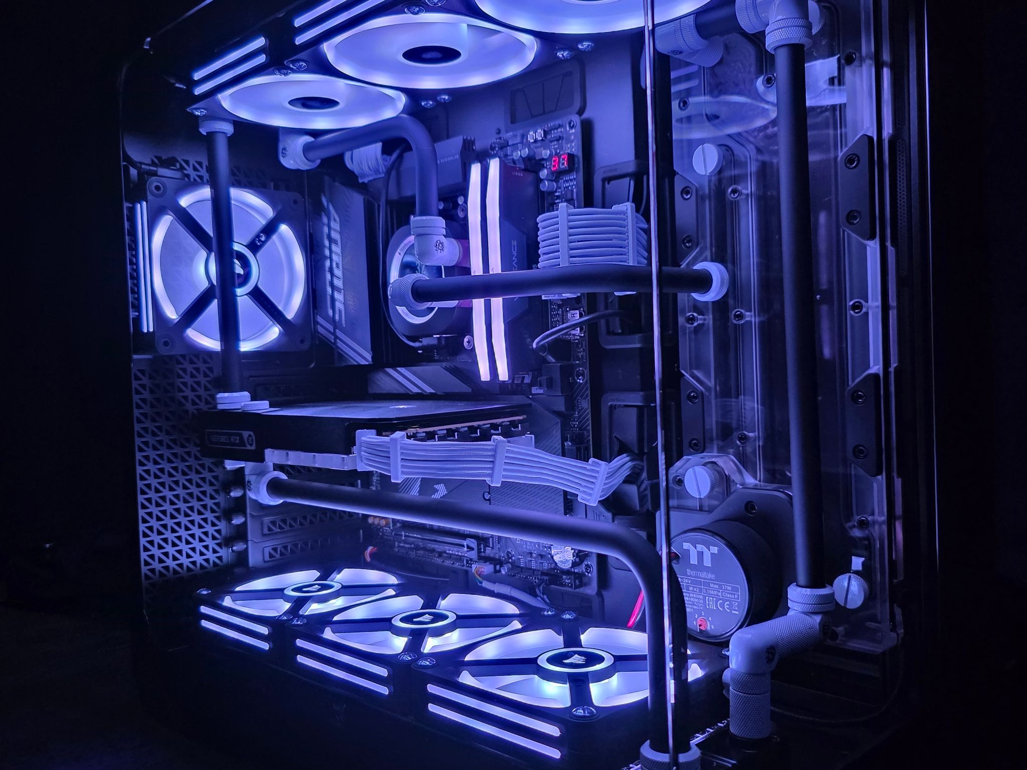 GeForce RTX 5090 /Ryzen 7 9800X3D Custom Gaming / Workstation PC