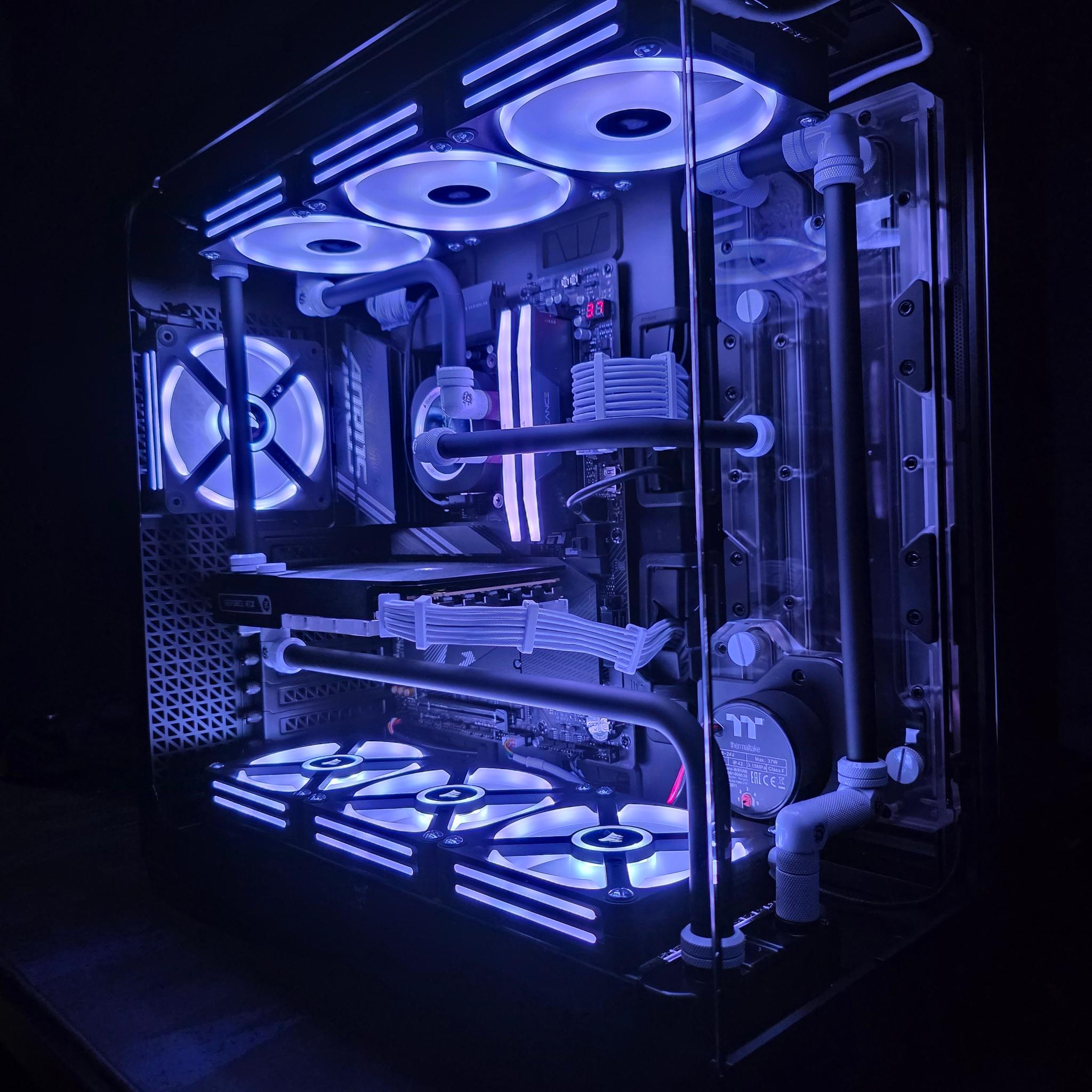 GeForce RTX 5090 /Ryzen 7 9800X3D Custom Gaming / Workstation PC