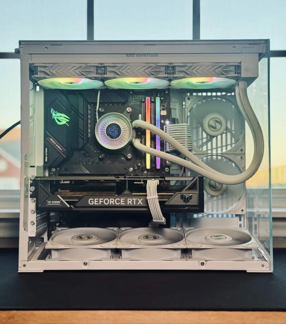 WHITE OUT Gaming PC | RTX 4070 Ti | Ryzen 7 5700 | Windows 11