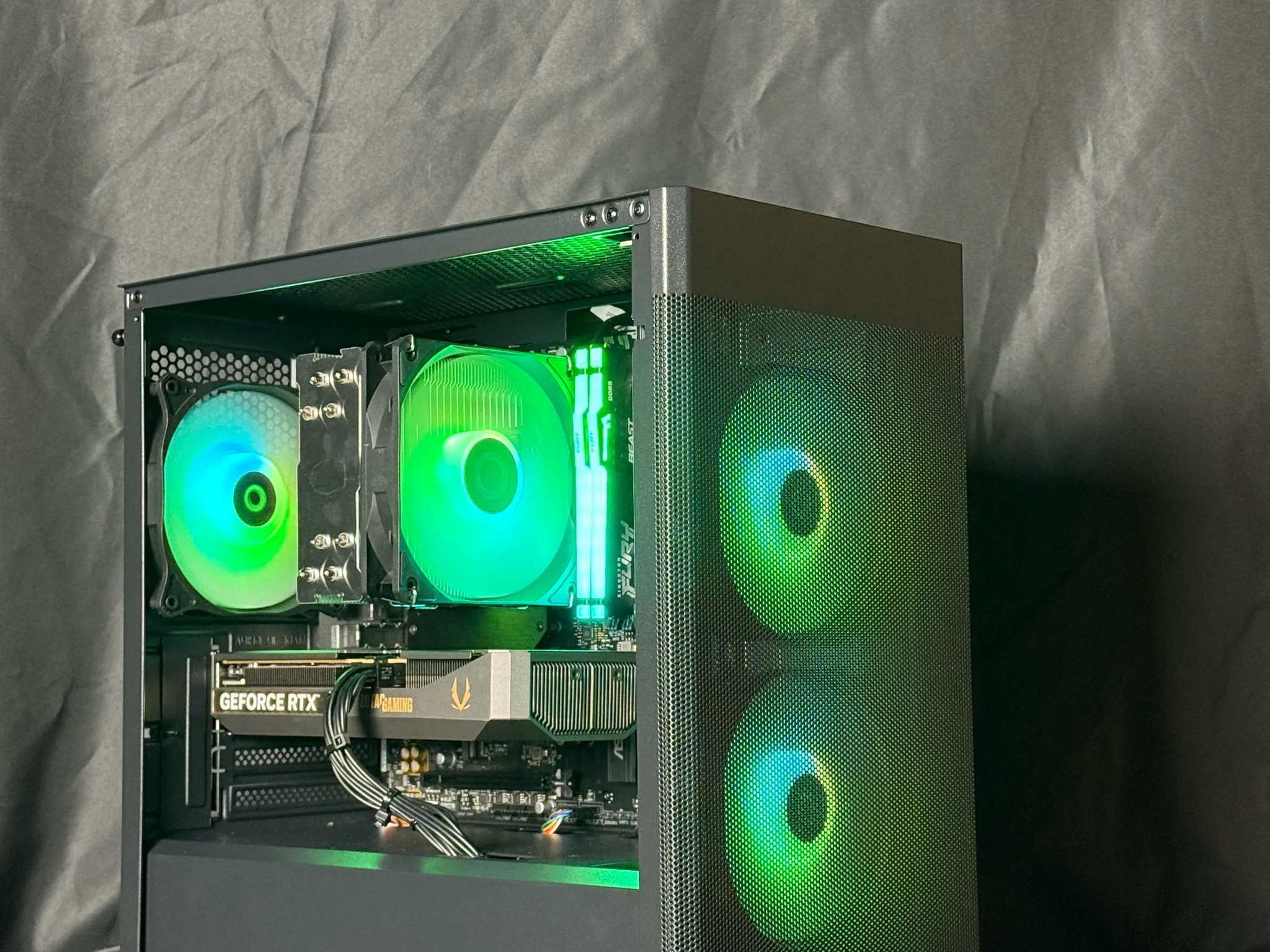 Serpent Plus Gaming PC w - Ryzen 5 8400F / RTX 5060 8GB / 1TB SSD / 16GB DDR5 / B850M WIFI