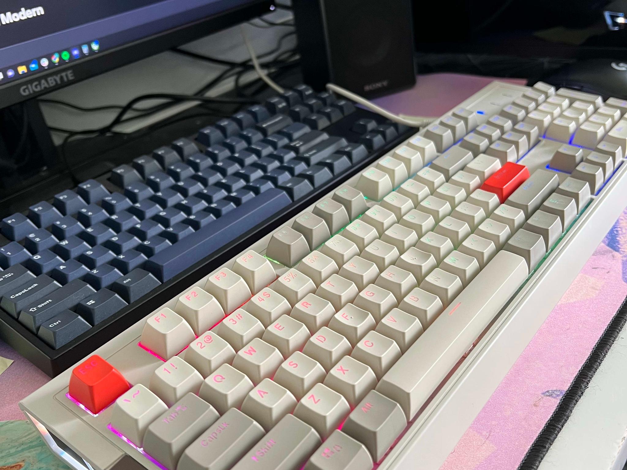 Retro-Themed Mechanical Keyboard - Brown Switches