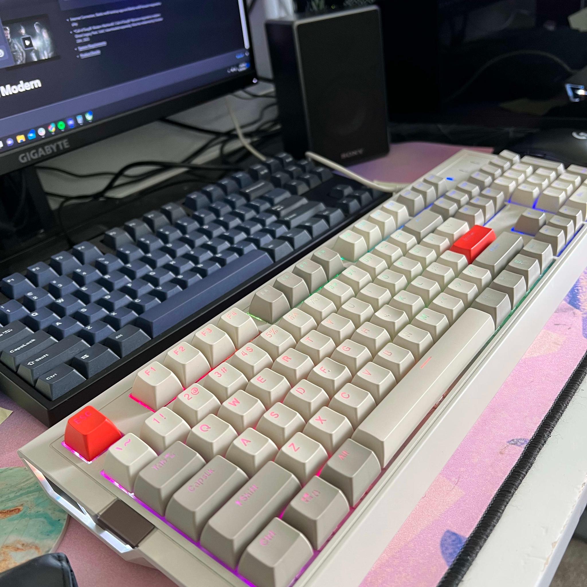 Retro-Themed Mechanical Keyboard - Brown Switches