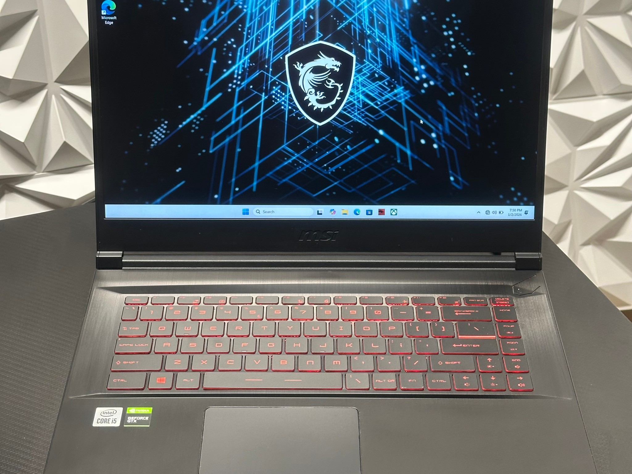 Gaming Laptop / GTX 1650 / i5-10500H / 16GB 2933MHz DDR4 / 256GB SSD Storage / 1080p gaming