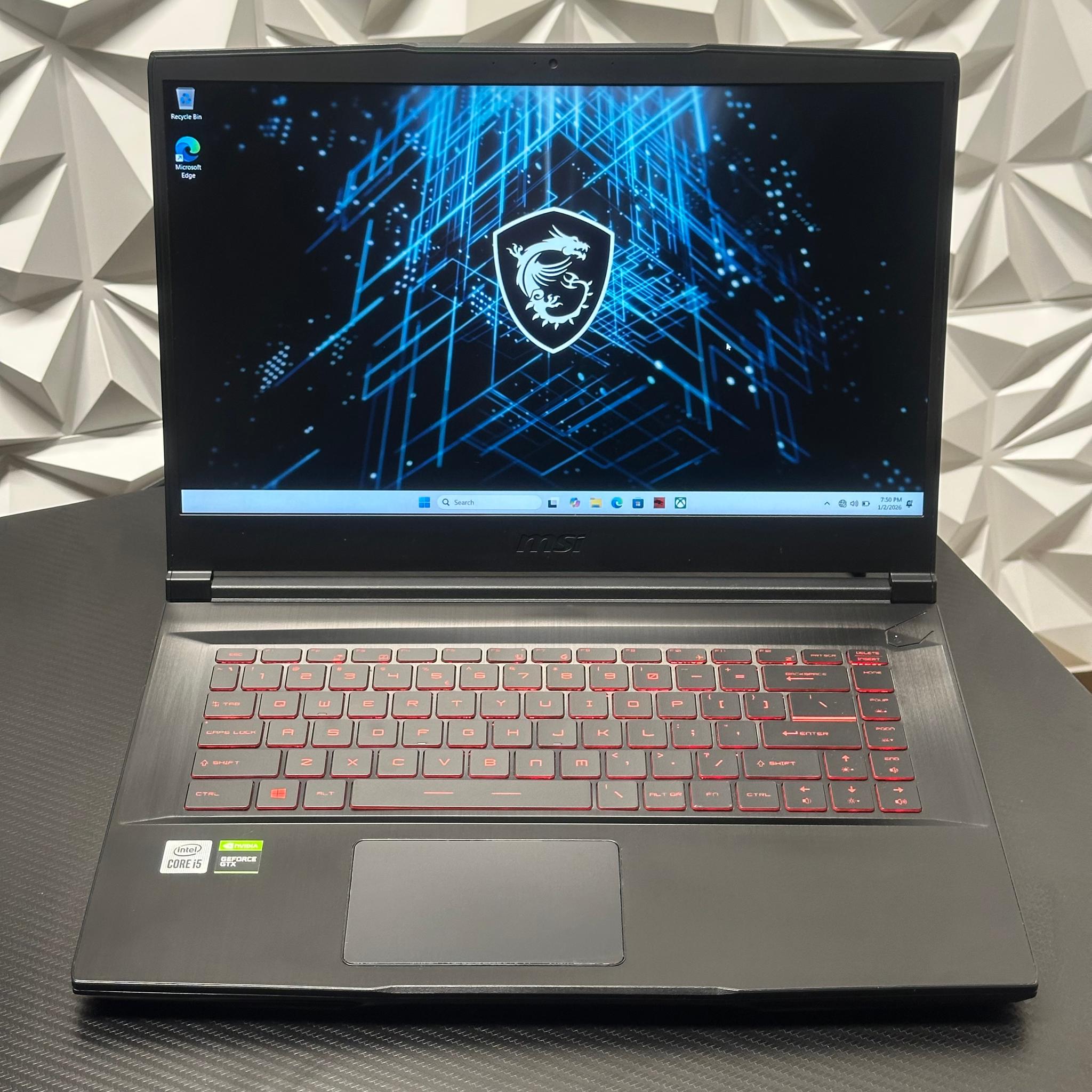 Gaming Laptop / GTX 1650 / i5-10500H / 16GB 2933MHz DDR4 / 256GB SSD Storage / 1080p gaming