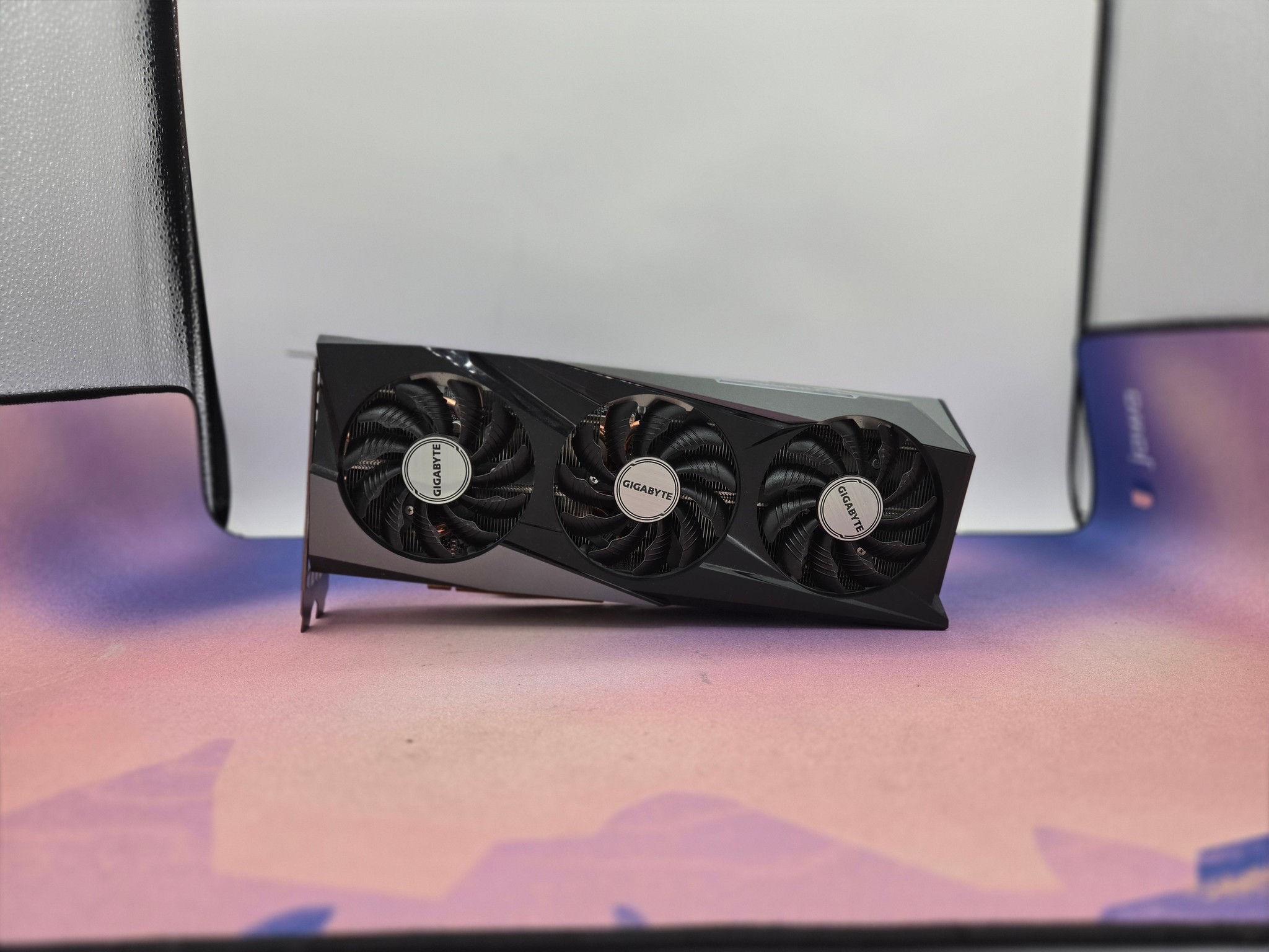 GIGABYTE GAMING OC PRO Radeon RX 6600 XT