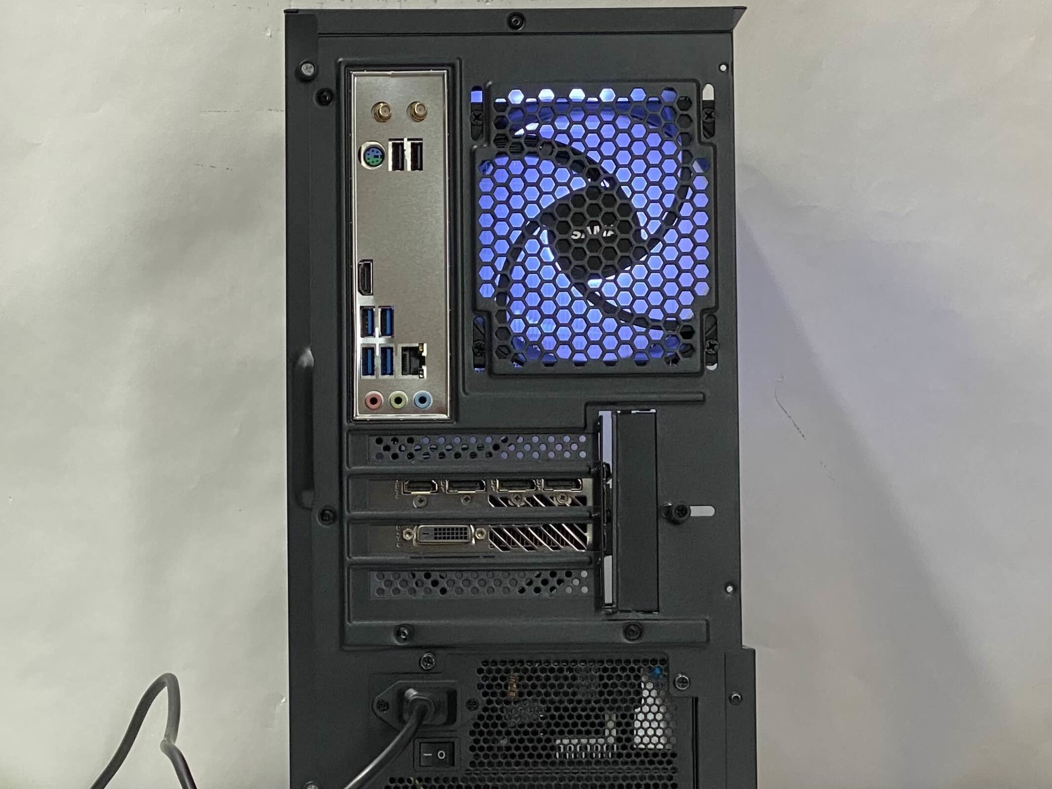 GTX 1080, Ryzen 5 2600, 16GB DDR4, 512GB NVMe SSD, WiFi - Gaming PC