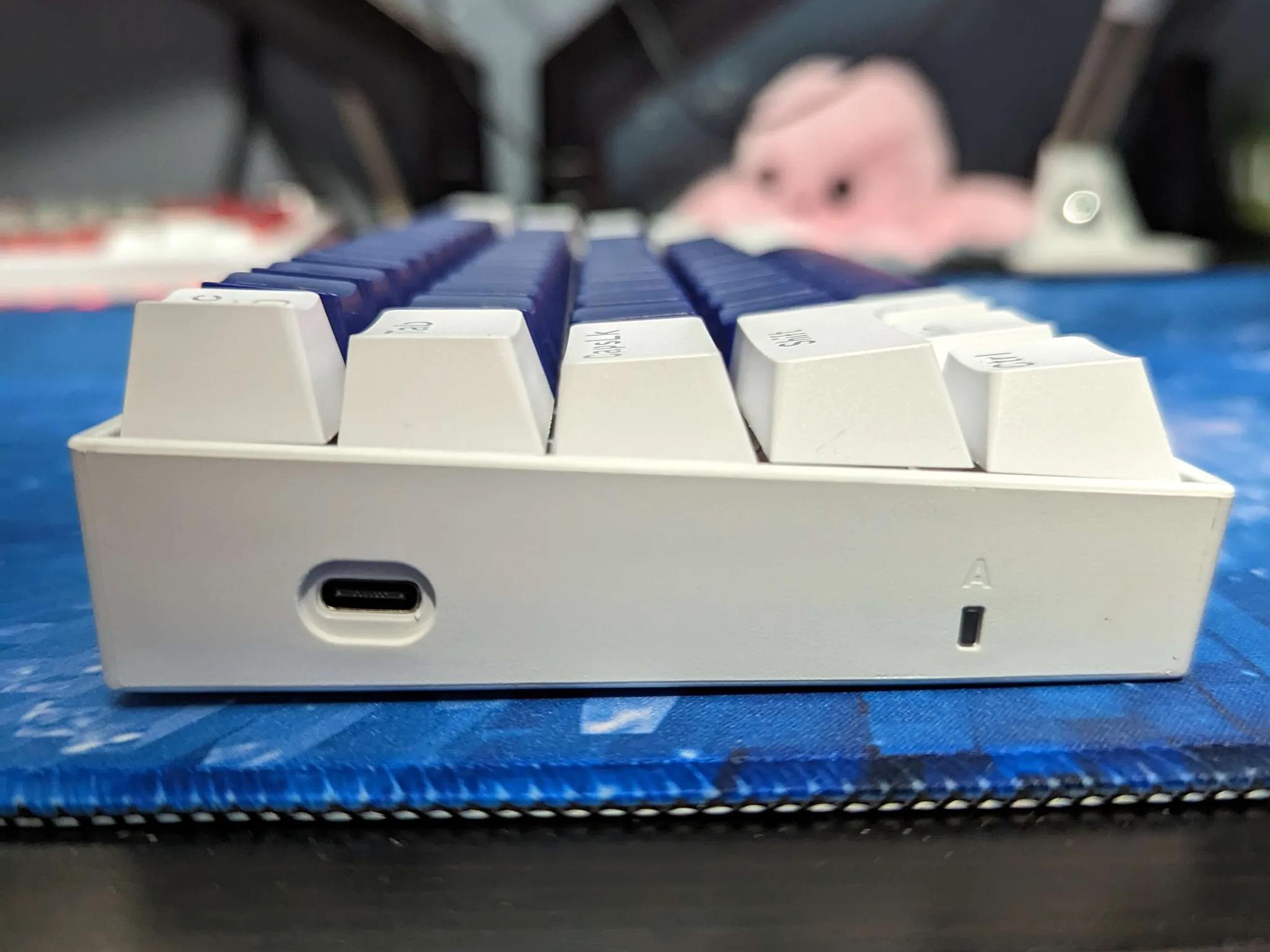 Redragon K630 - Purple/White Keycaps